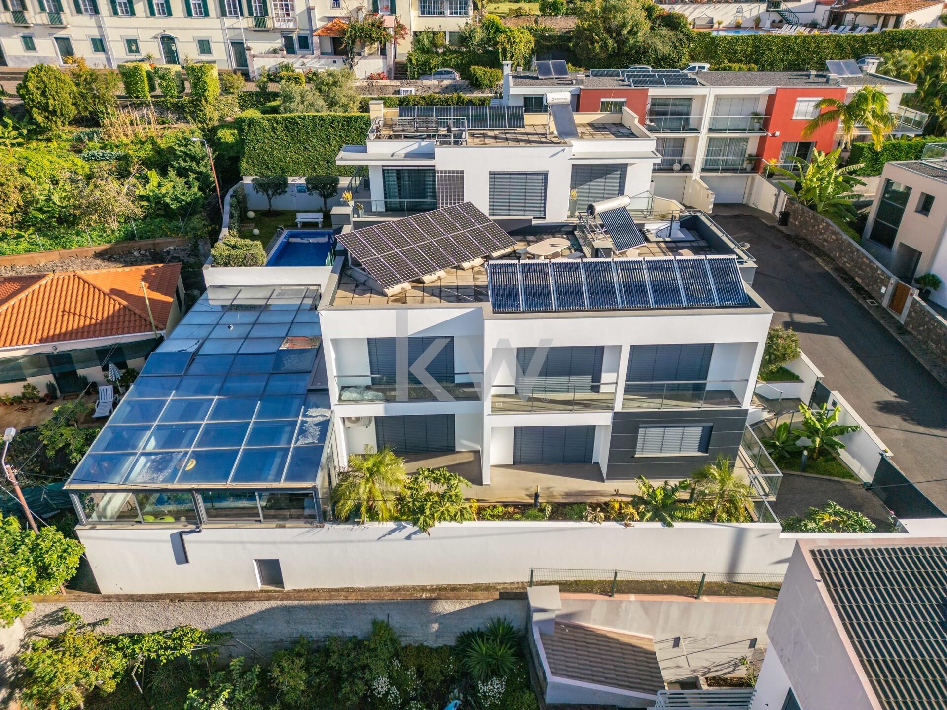 Casa de 3 dormitorios en venta en Funchal - Isla de Madeira - Portugal - 1
