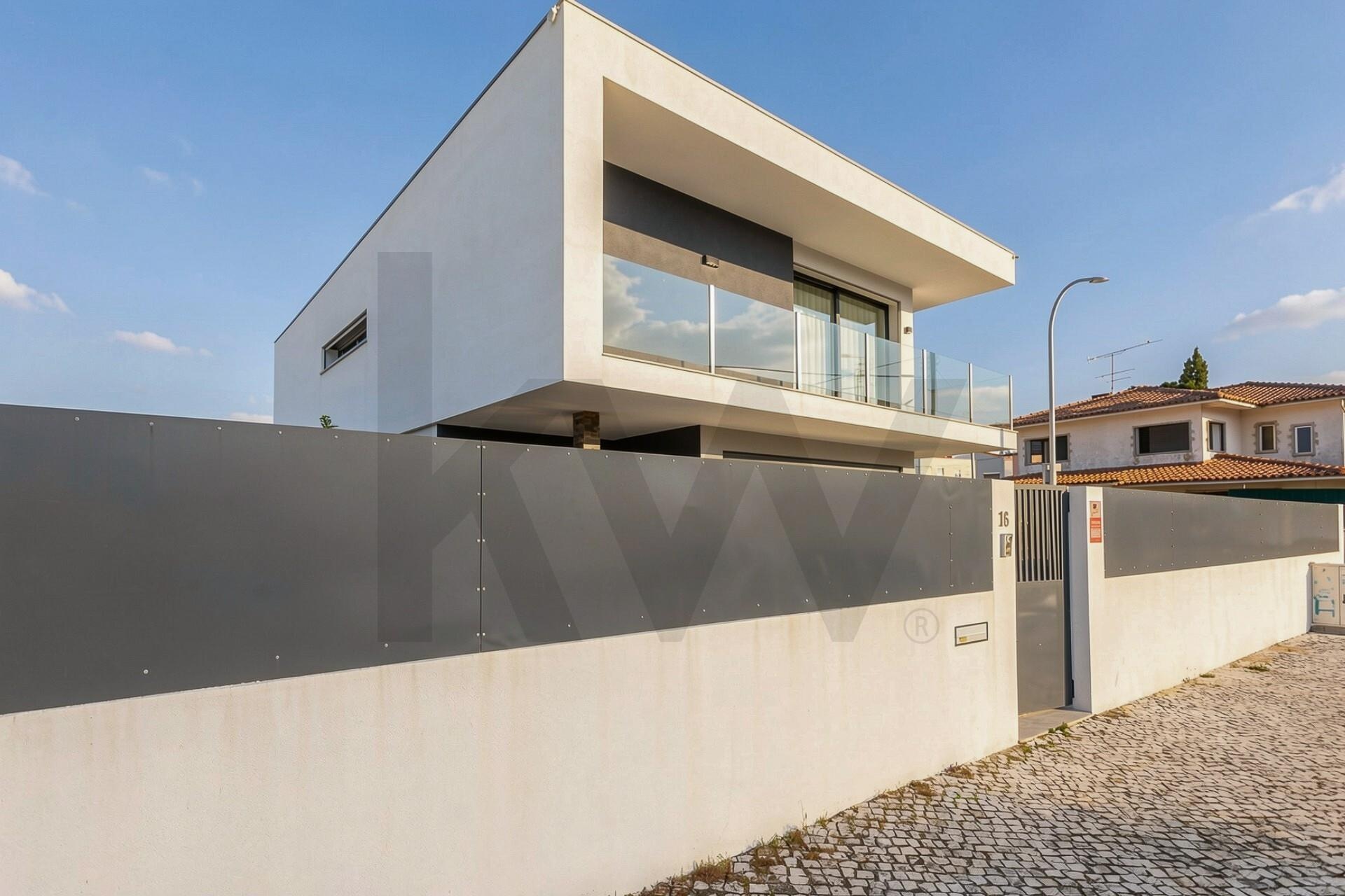 Moradia T3 à Venda em Mem Martins - Lisboa - Portugal - 2