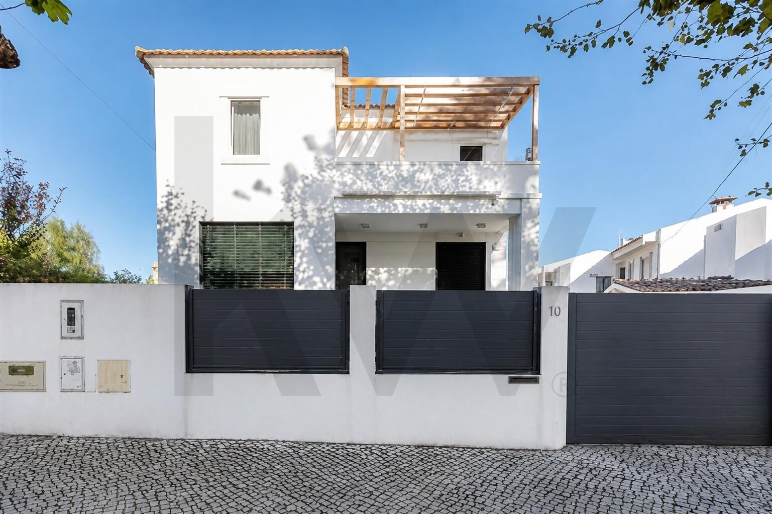 Moradia T3 à Venda em Parede - Lisboa - Portugal - 2