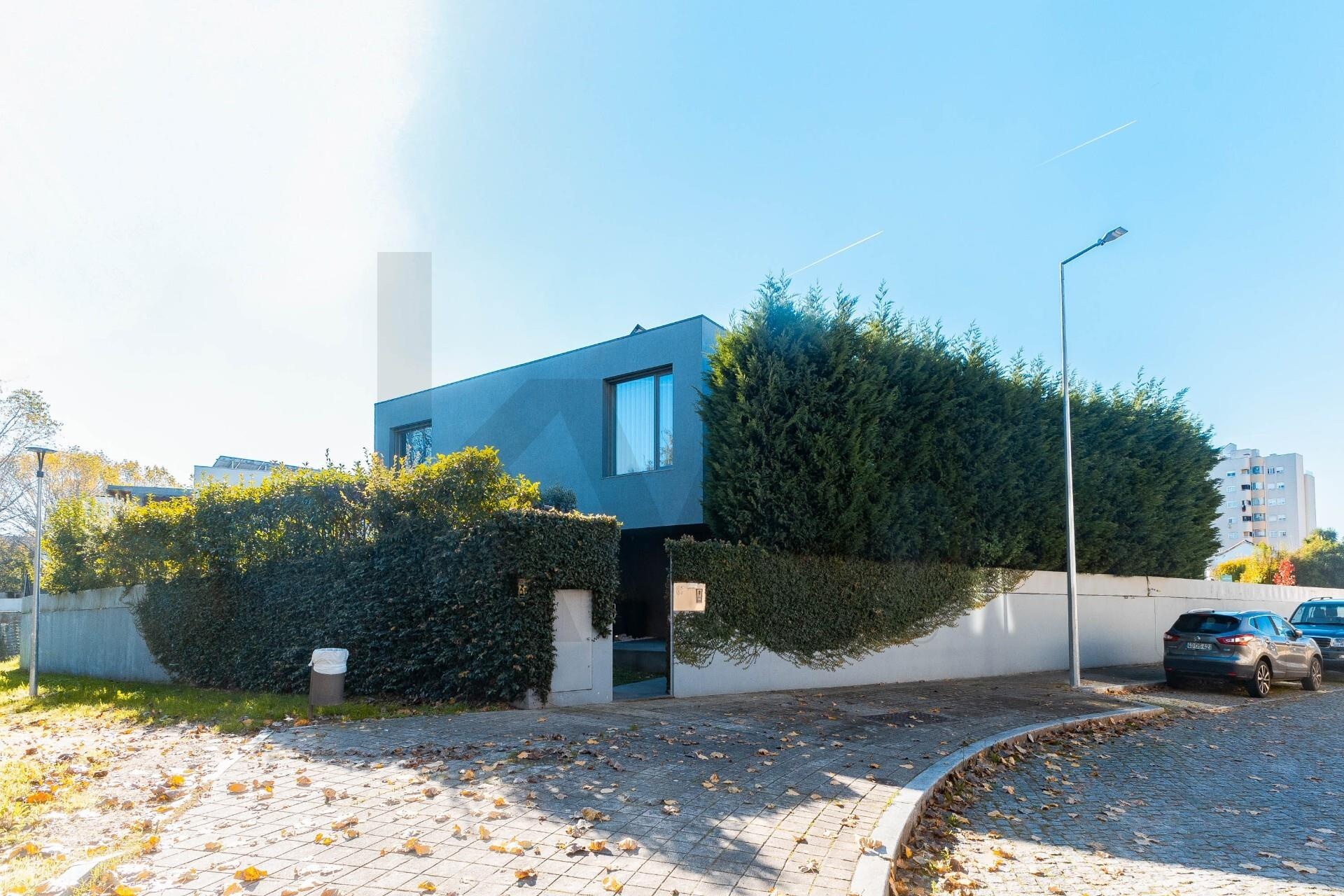 Moradia T3 à Venda em Porto - Portugal - 3