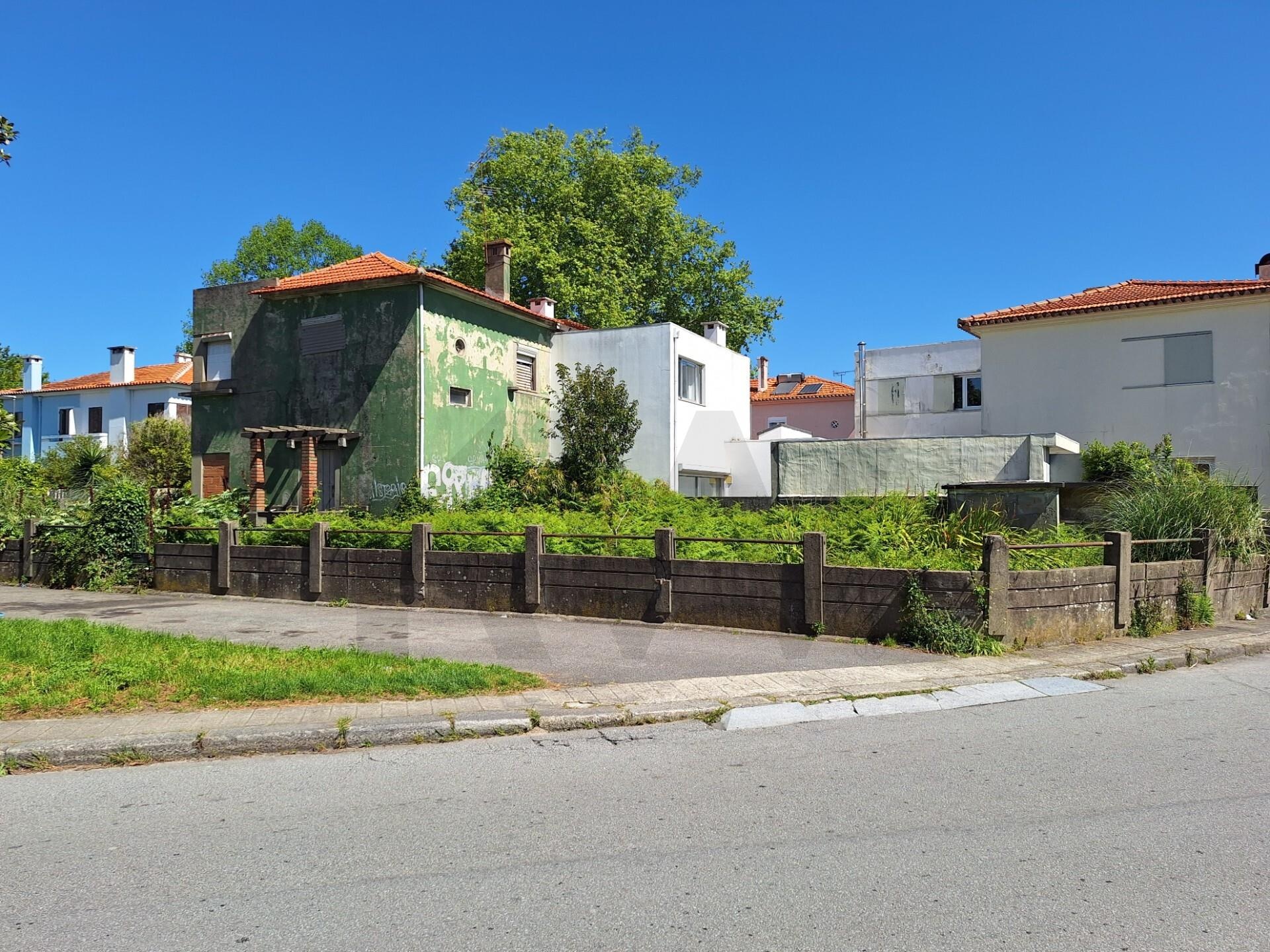 Moradia T3 à Venda em Porto - Portugal - 1