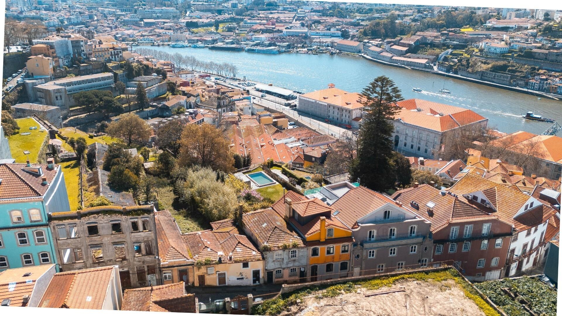 Moradia T3 à Venda em Porto - Portugal - 1