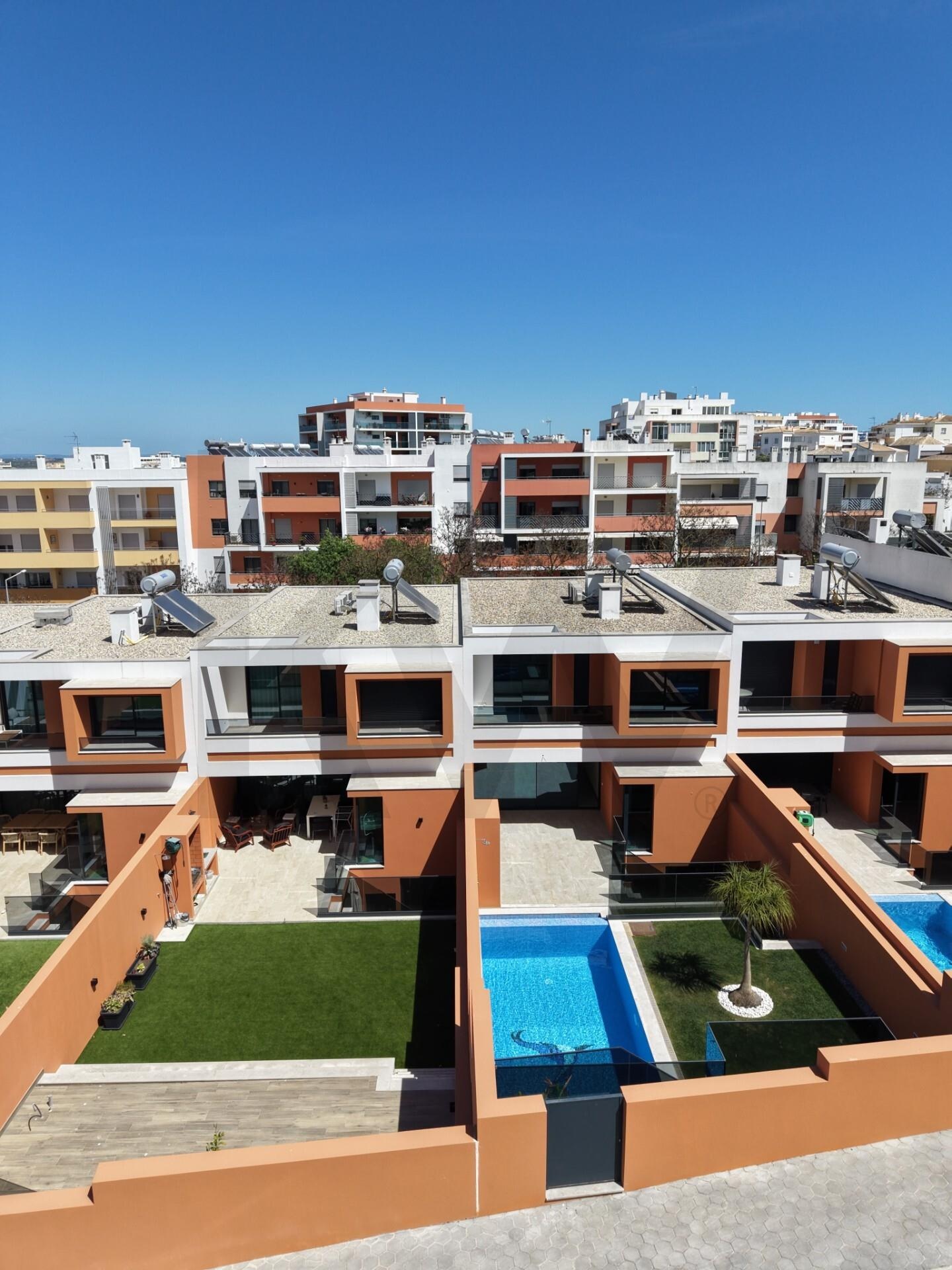 Moradia T3 à Venda em Praia da Rocha - Portugal - 1