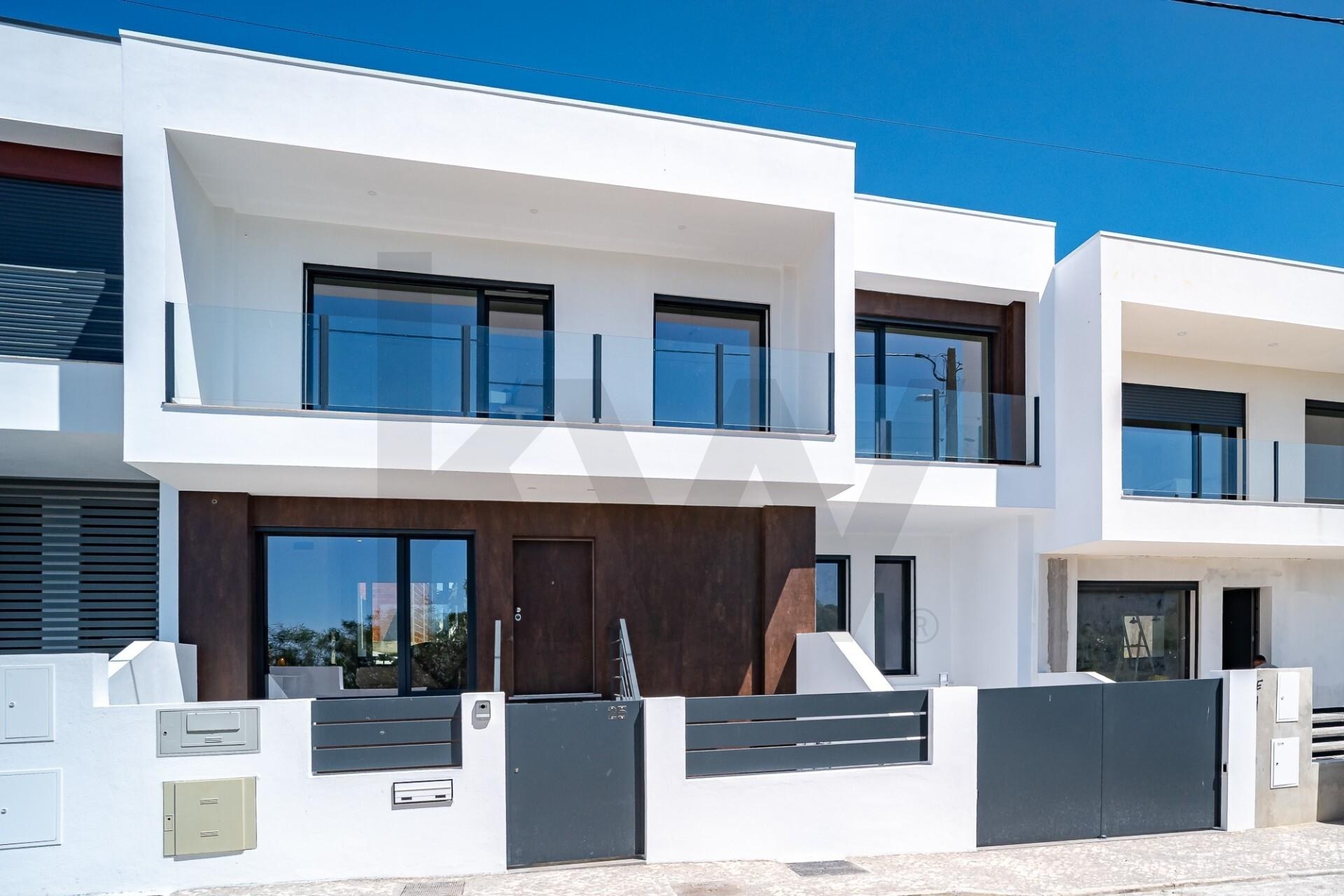 Moradia T3 em Construção à Venda em Almada - Setúbal - Portugal - 2