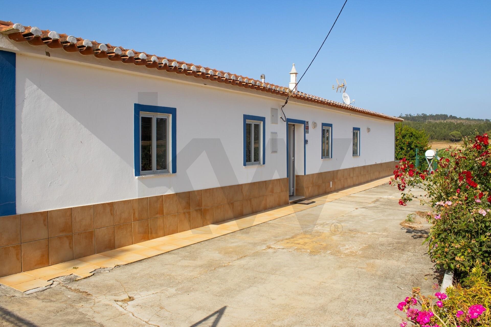 Casa de 4 Dormitorios en Venta en Aljezur, Algarve, Portugal - 2