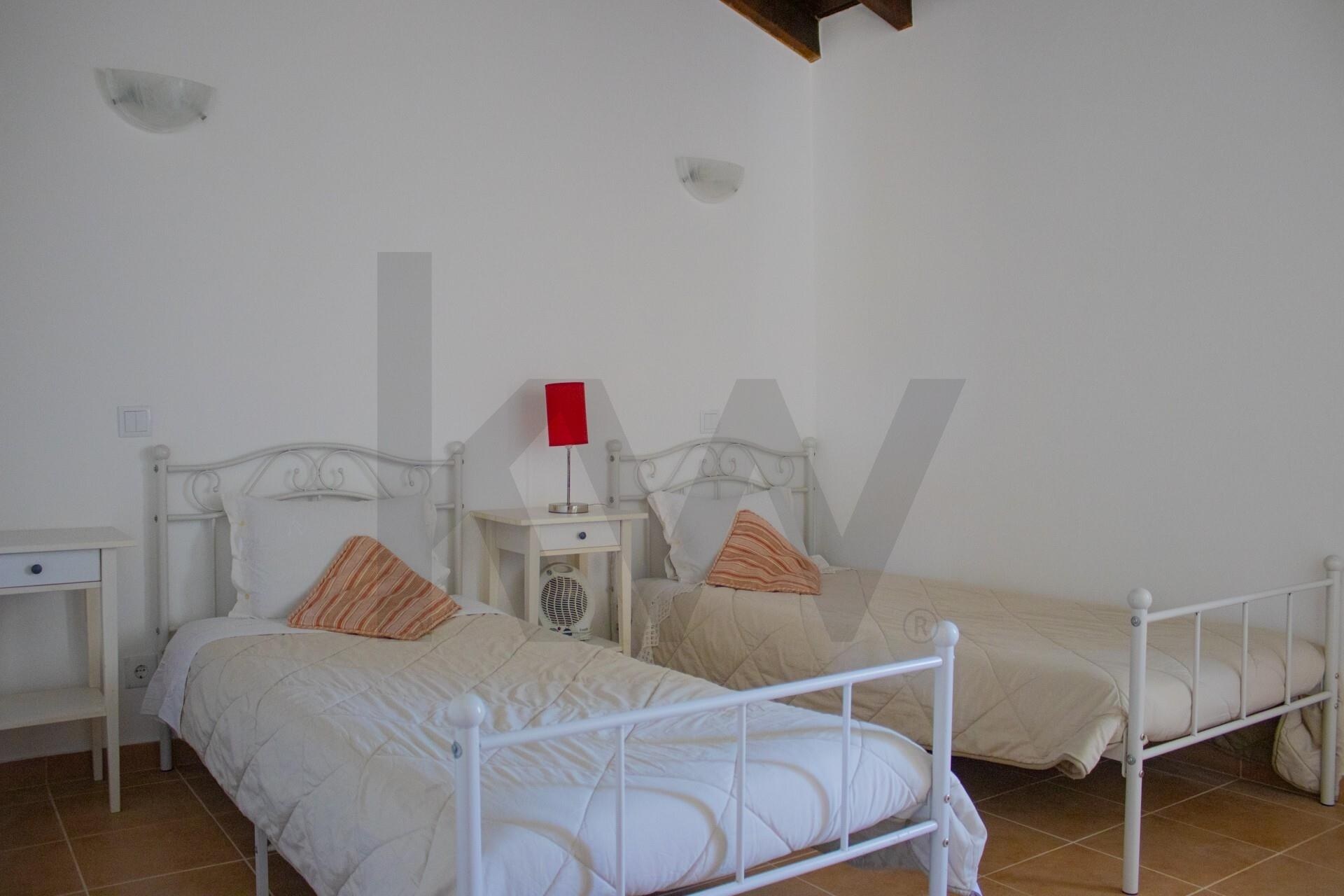 Casa de 4 Dormitorios en Venta en Aljezur, Algarve, Portugal - 5