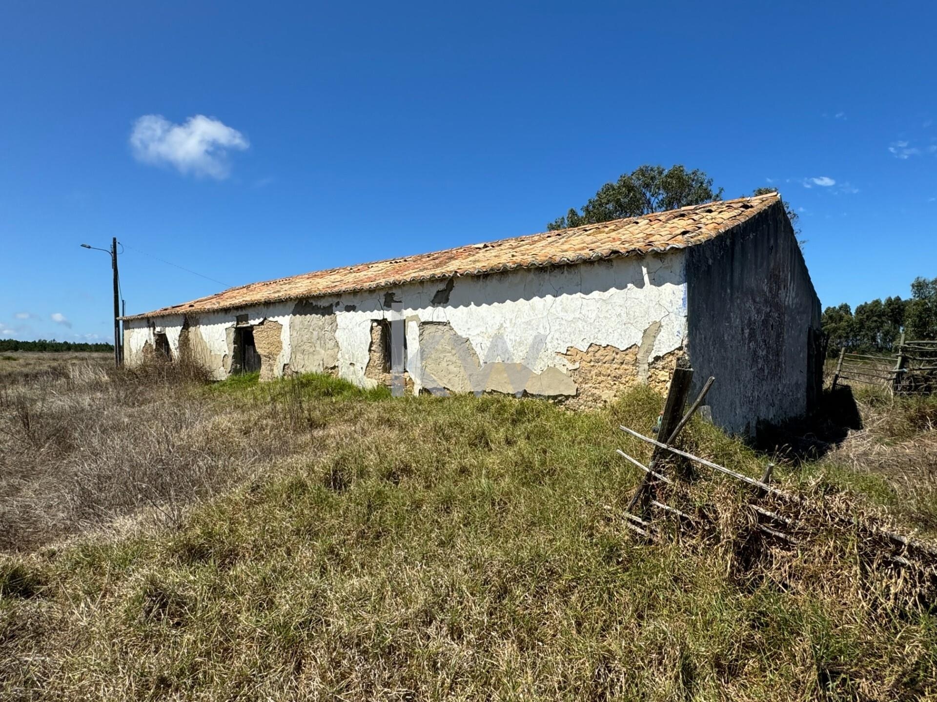 Maison de 4 Chambres à Vendre à Aljezur, Algarve, Portugal - 1