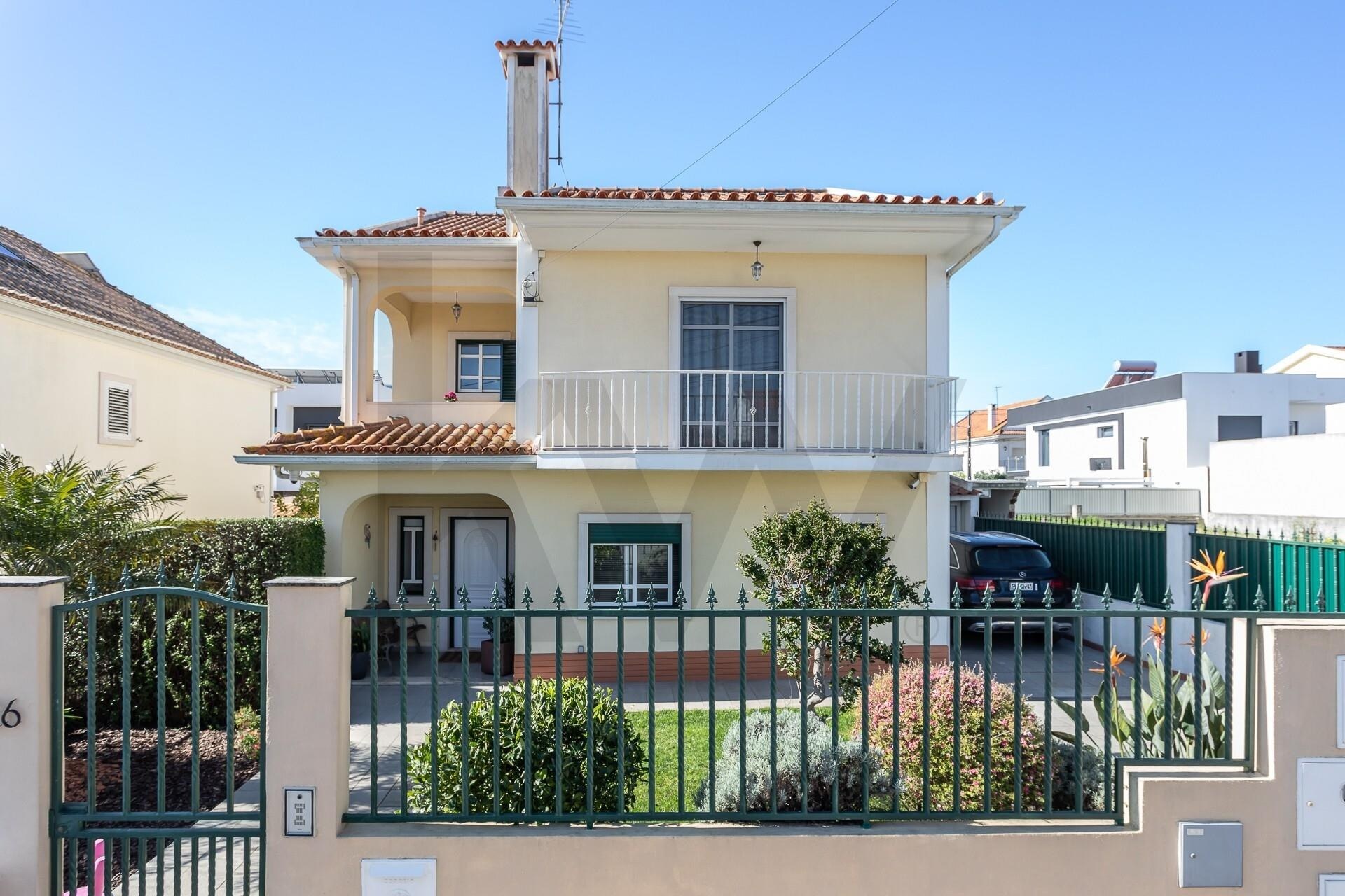 Moradia T4 à Venda em Almada - Setúbal - Portugal - 2