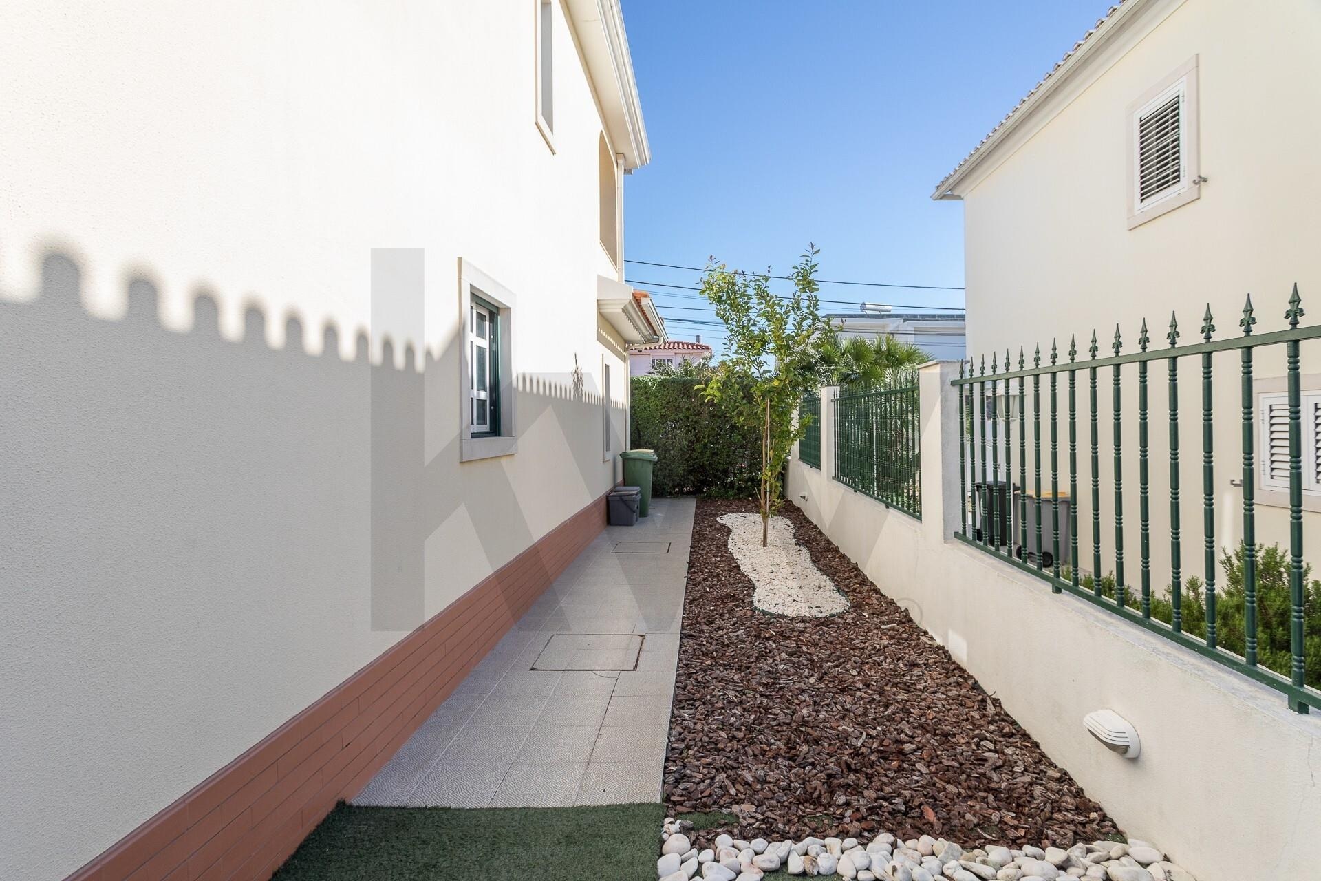 Moradia T4 à Venda em Almada - Setúbal - Portugal - 8