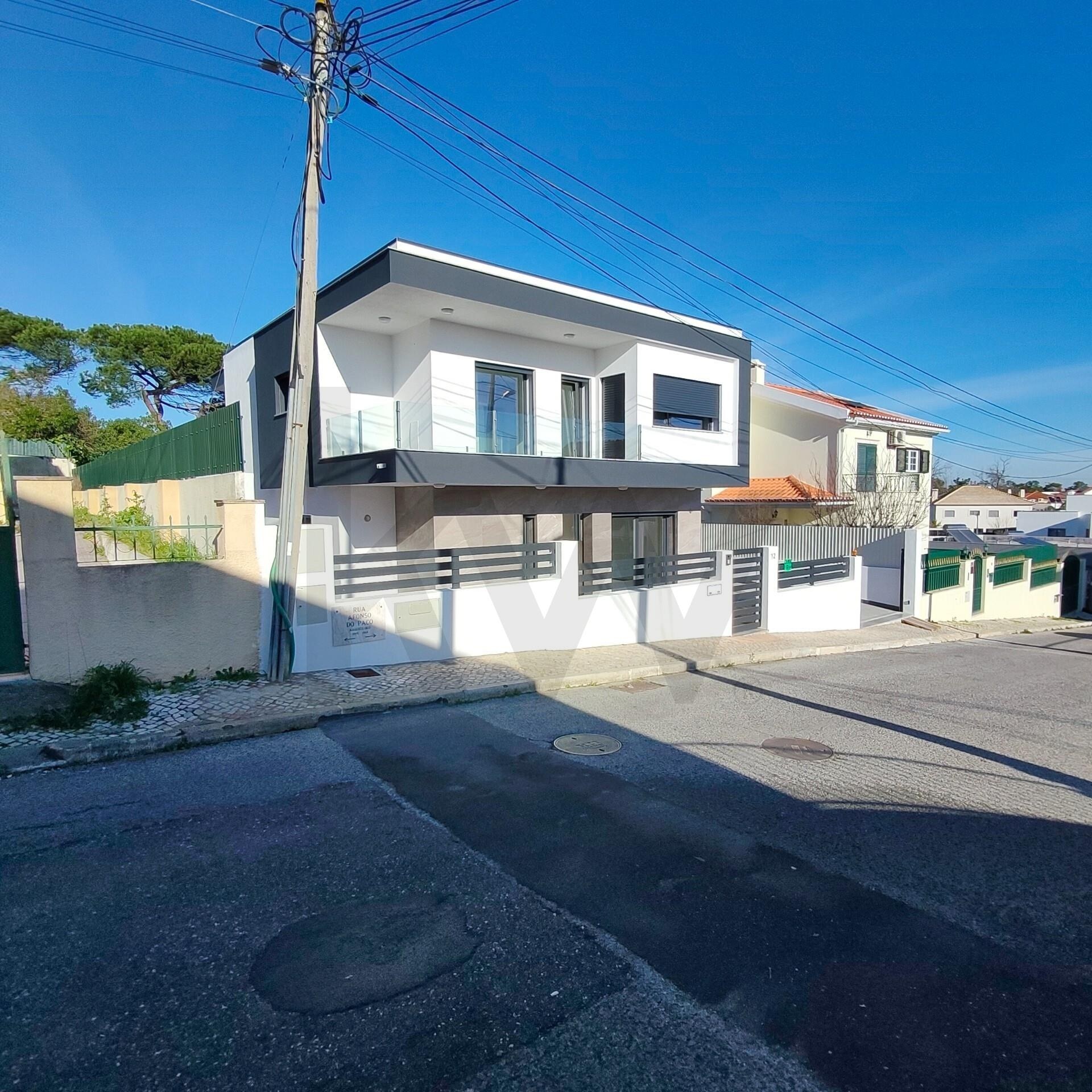 Moradia T4 à Venda em Almada - Setúbal - Portugal - 2
