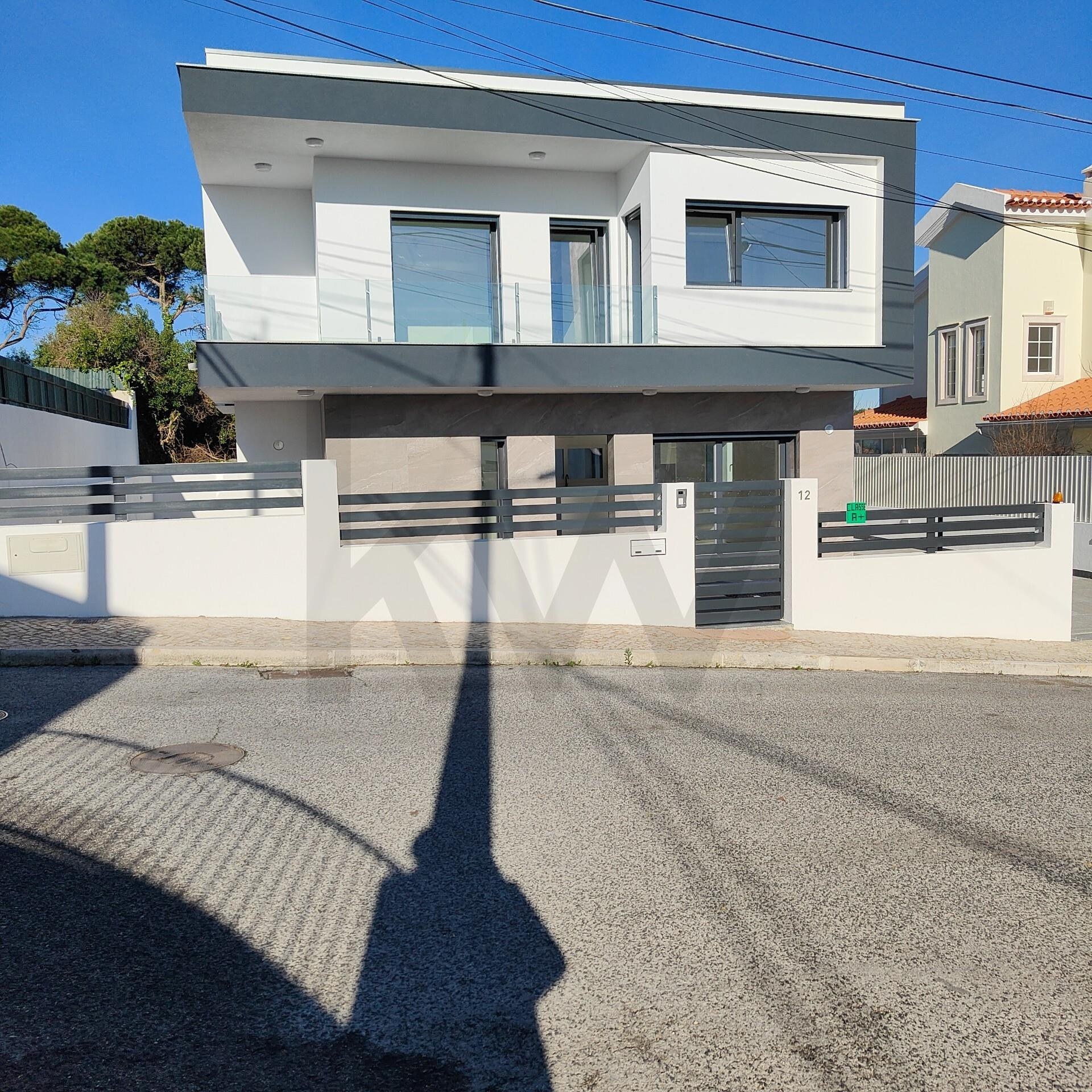 Moradia T4 à Venda em Almada - Setúbal - Portugal - 3