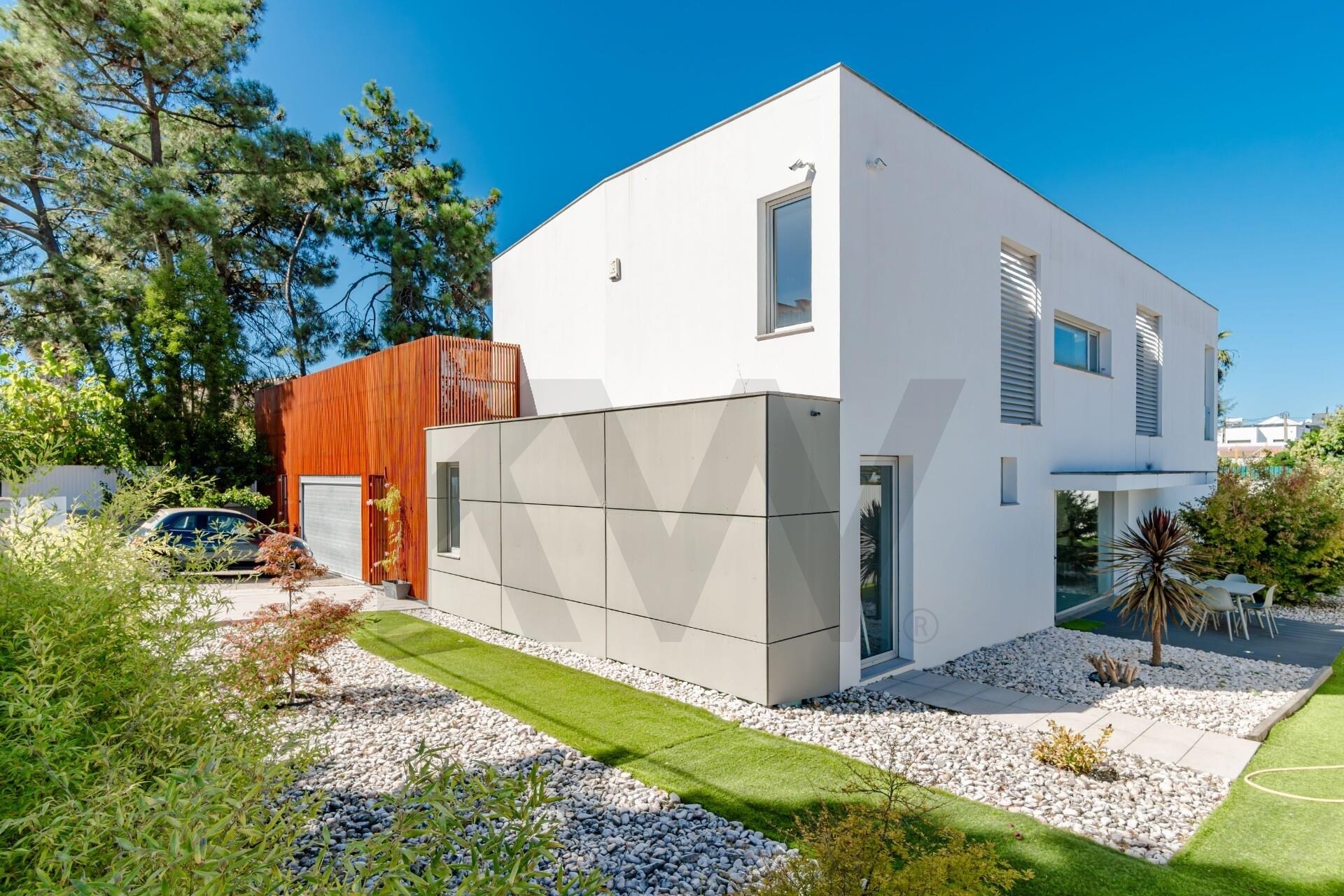 Moradia T4 à Venda em Almada - Setúbal - Portugal - 1