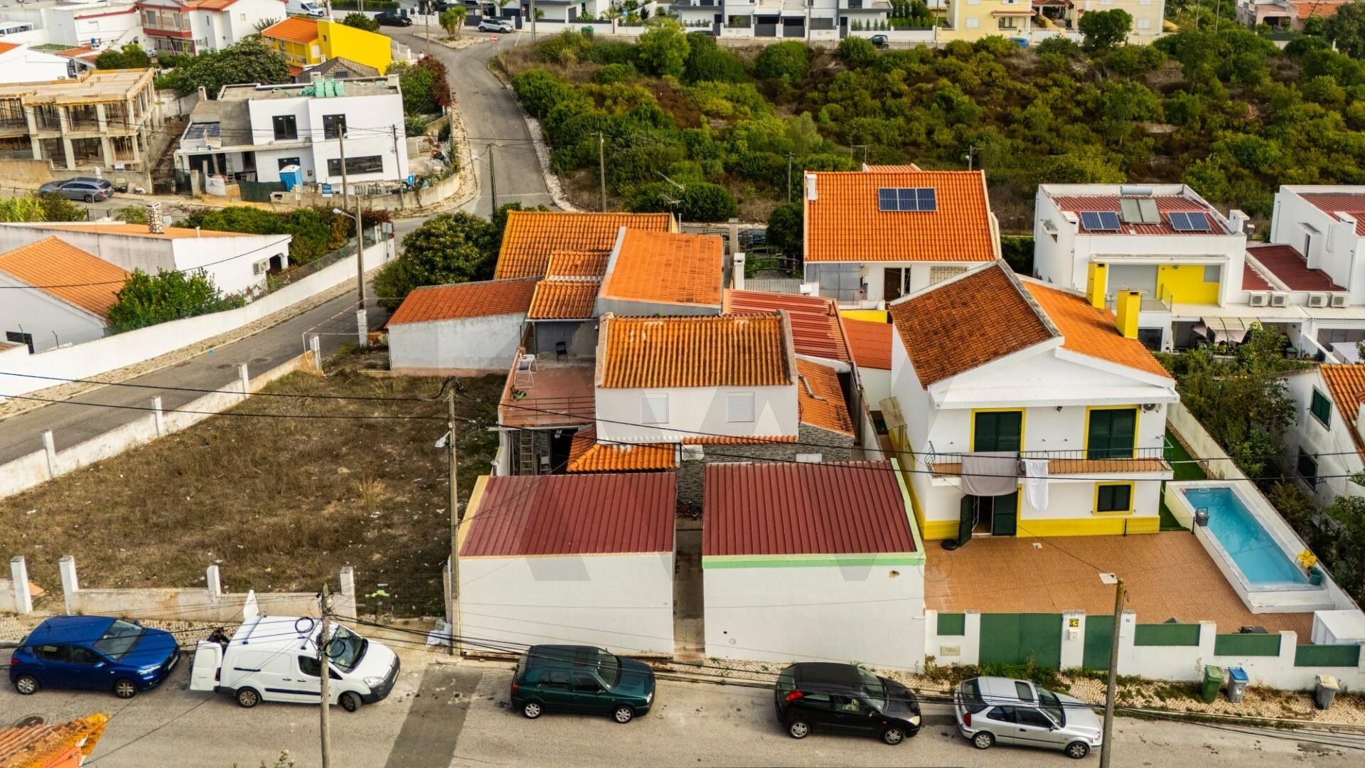 Moradia T4 à Venda em Almada - Setúbal - Portugal - 1