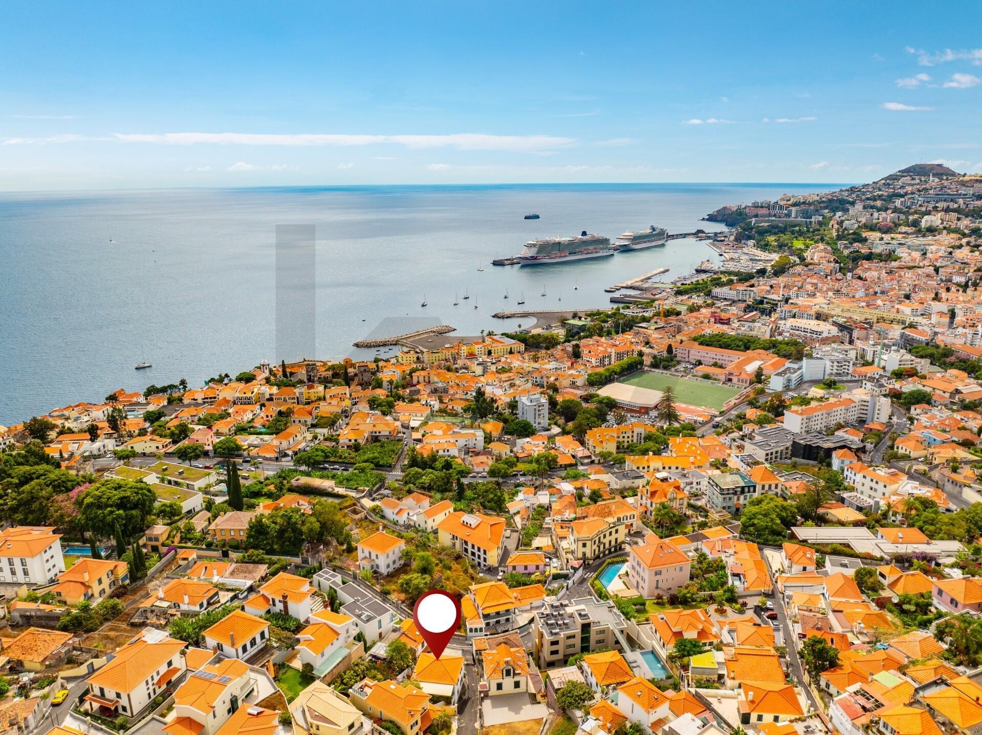 Moradia T4 à Venda em Funchal - Ilha Da Madeira - Portugal - 1