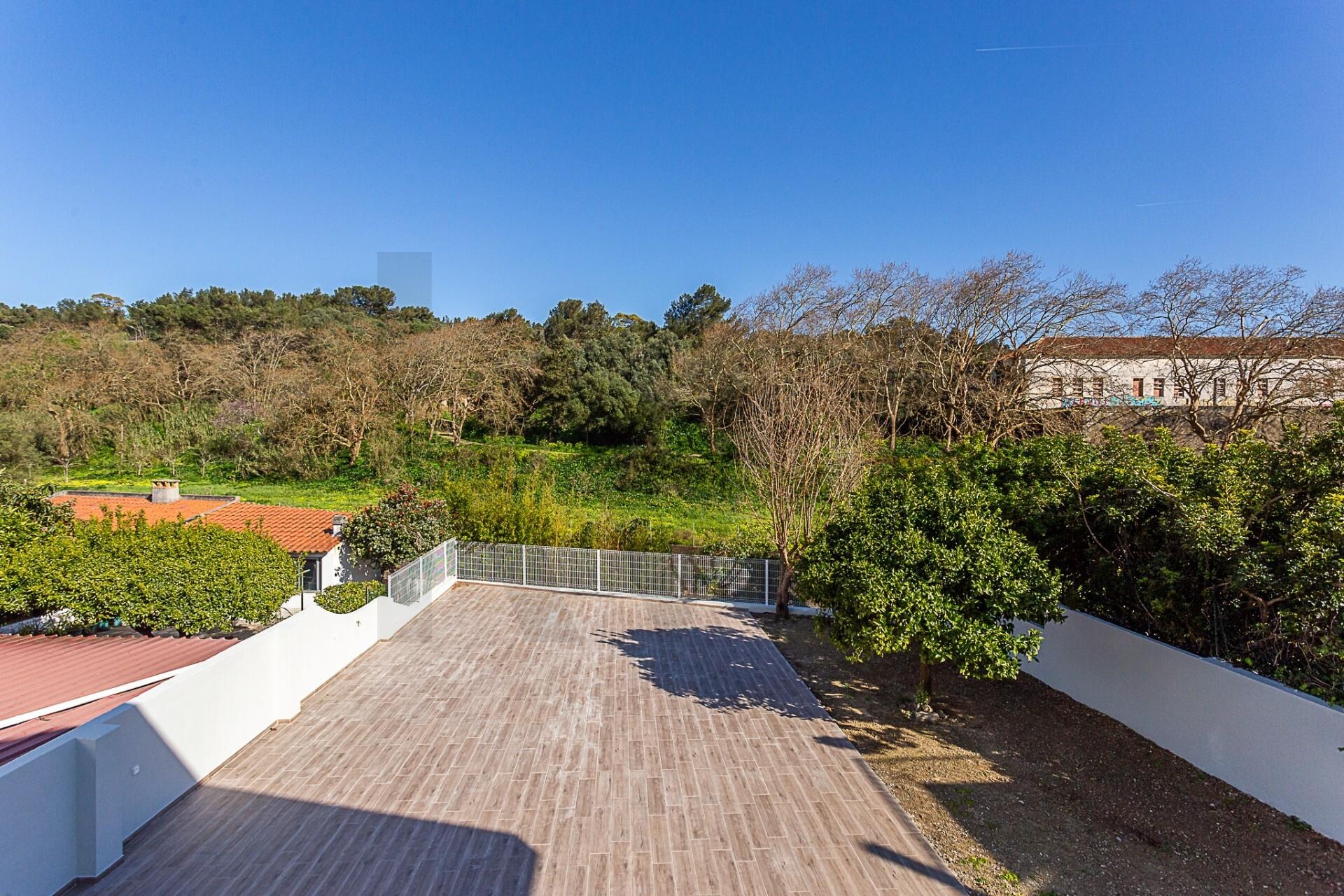 Moradia T4 à Venda em Oeiras - Lisboa - Portugal - 1