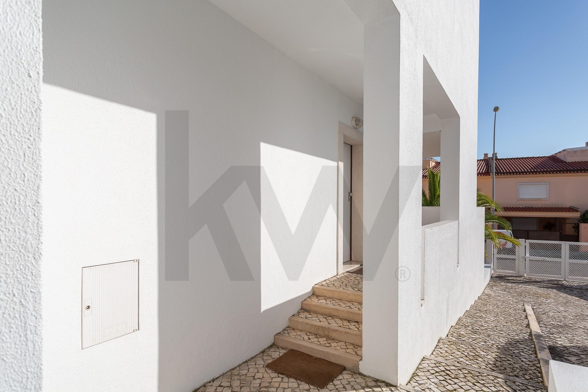 Moradia T4 à Venda em Parede - Lisboa - Portugal - 2