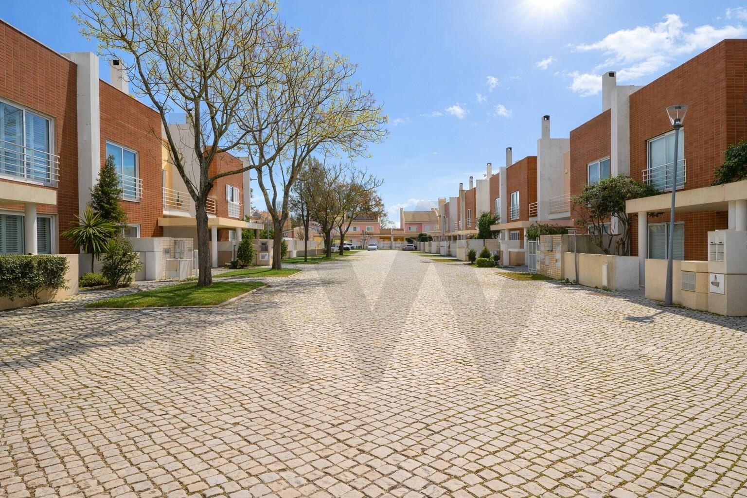 Moradia T4 à Venda em Pinhal Novo - Setúbal - Portugal - 1
