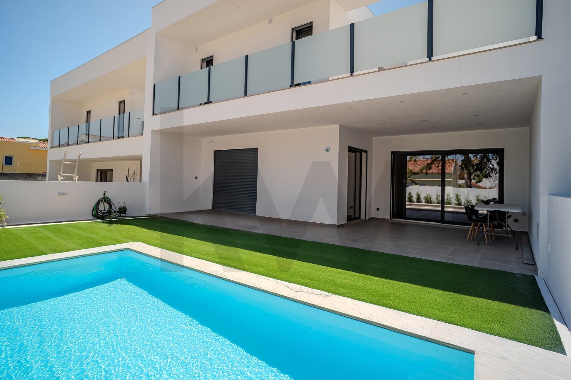 Moradia T4 em Construção à Venda em Almada - Setúbal - Portugal - 1