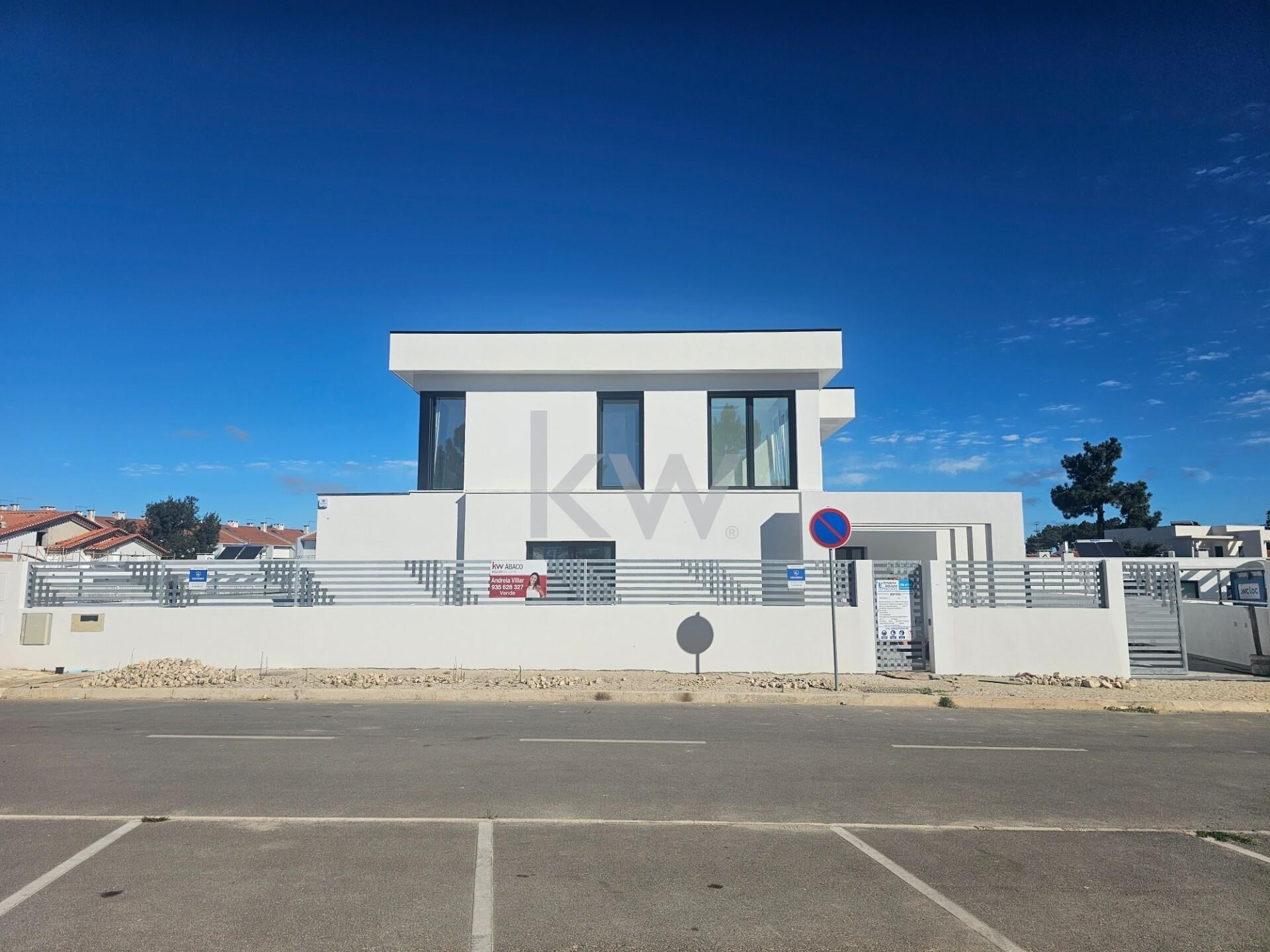 Moradia T4 na Planta à Venda em Setúbal - Portugal - 2