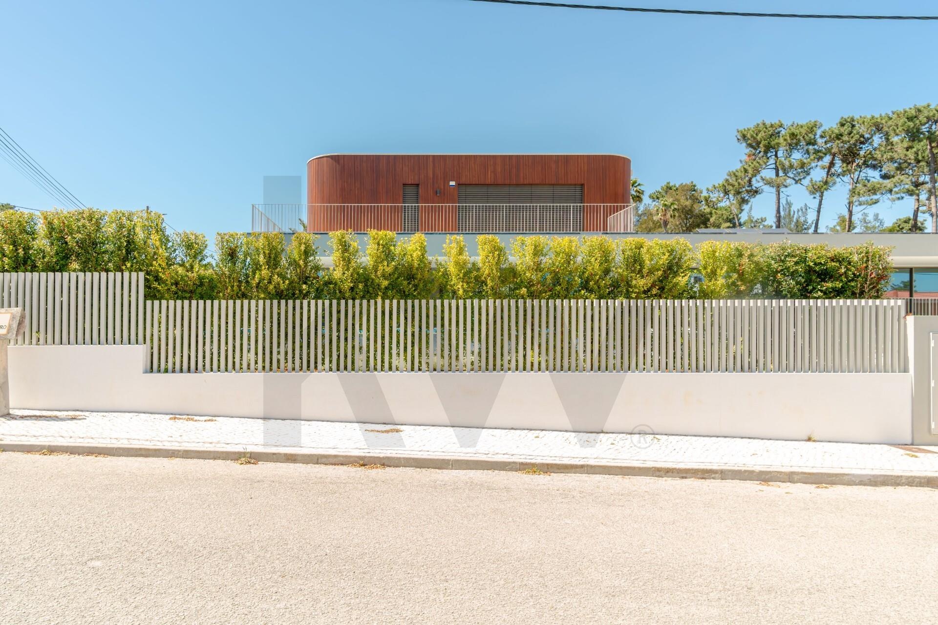Moradia T5+ à Venda em Seixal - Portugal - 1
