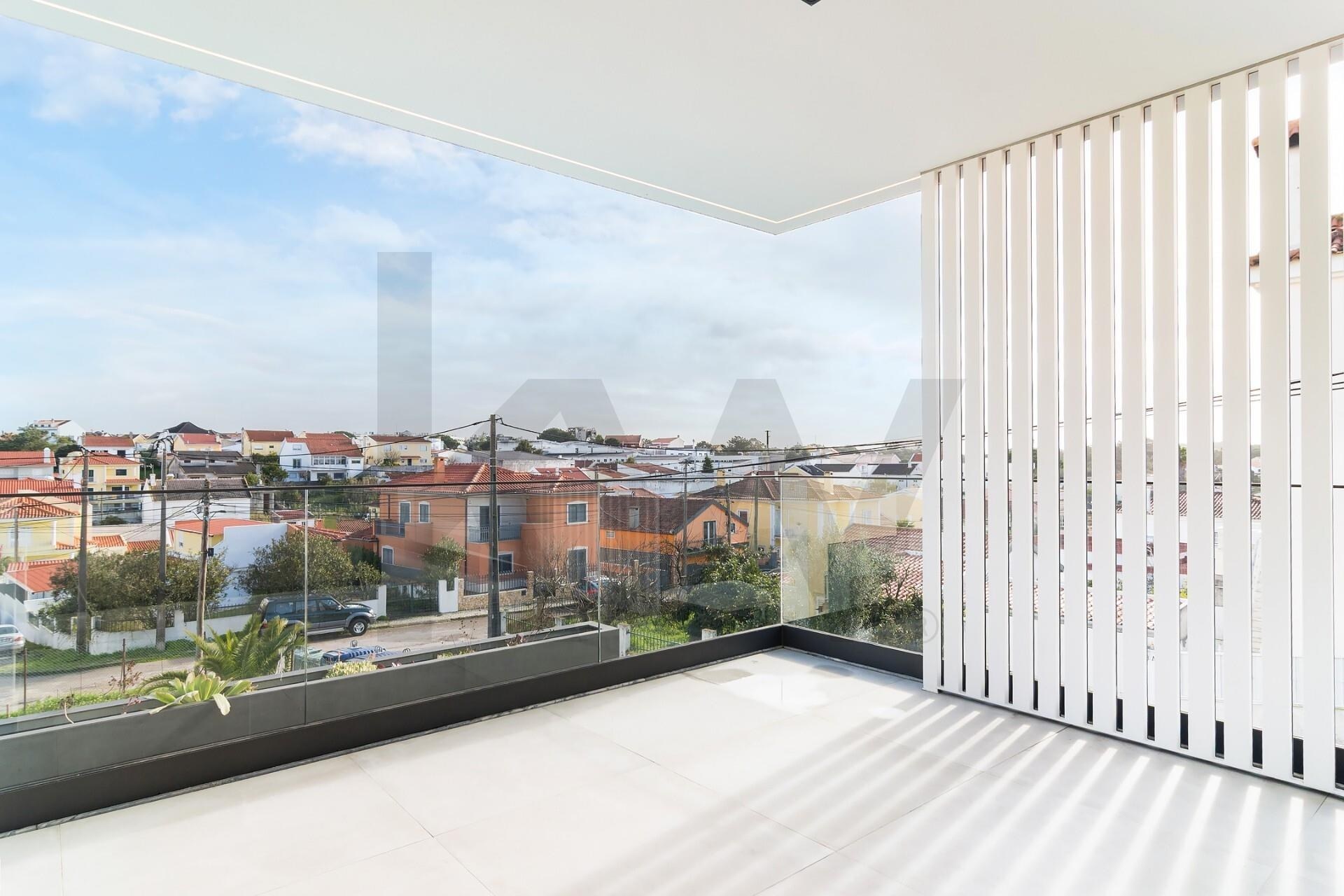 Moradia T5+ à Venda em Almada - Setúbal - Portugal - 2