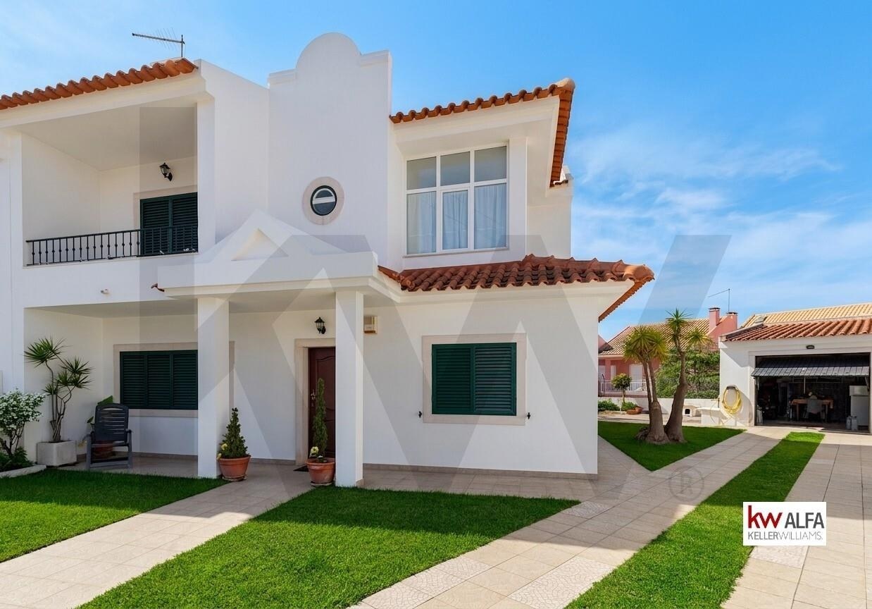 Moradia T5+ à Venda em Almada - Setúbal - Portugal - 1