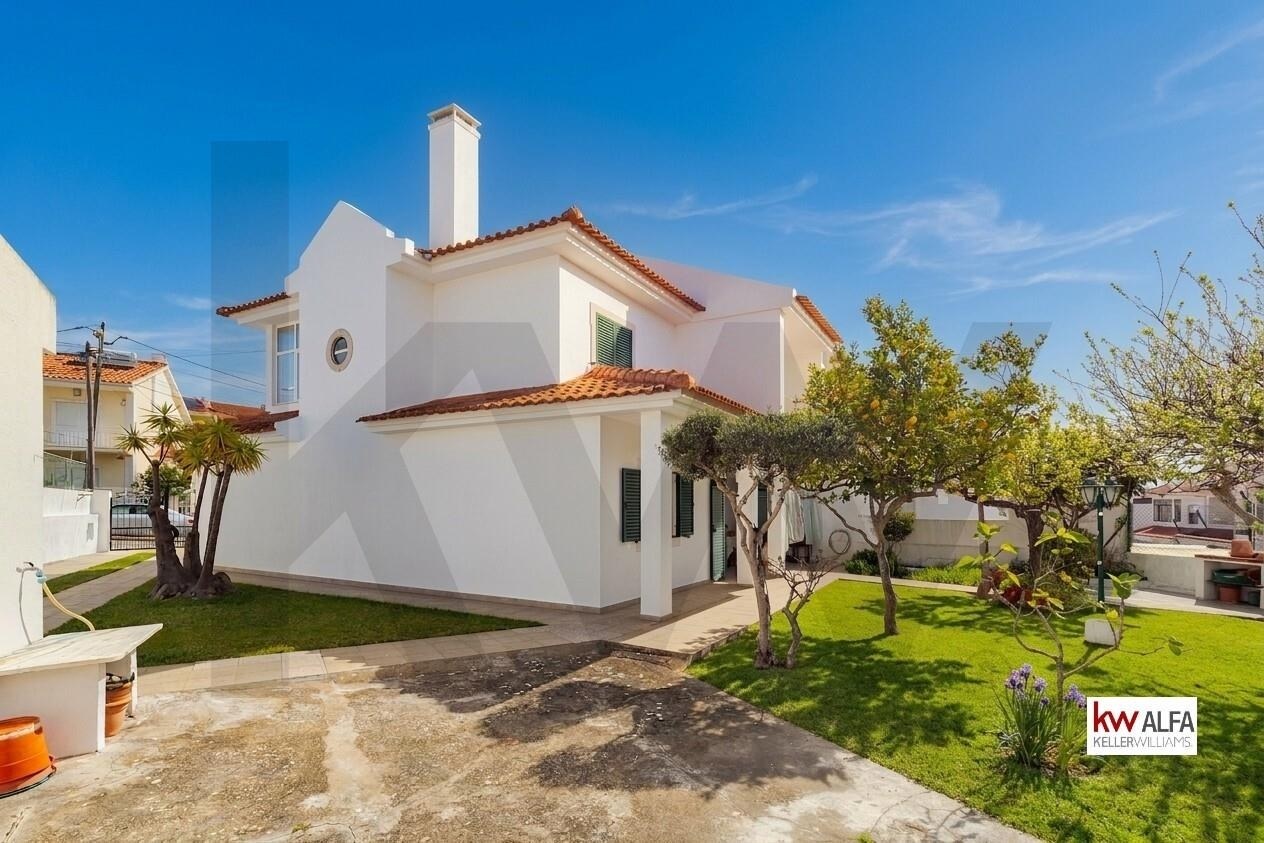 Moradia T5+ à Venda em Almada - Setúbal - Portugal - 2