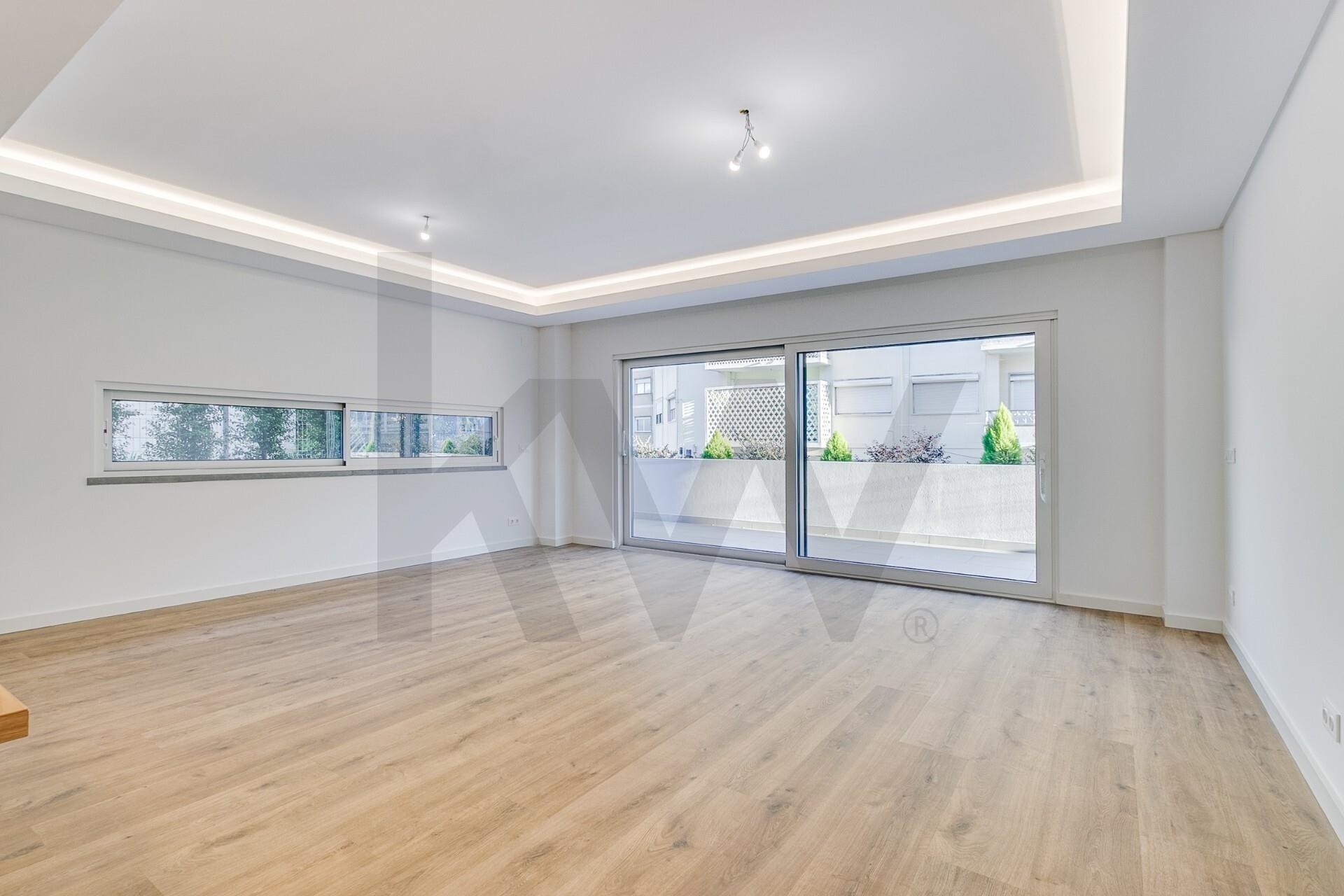 Moradia T5+ à Venda em Almada - Setúbal - Portugal - 4