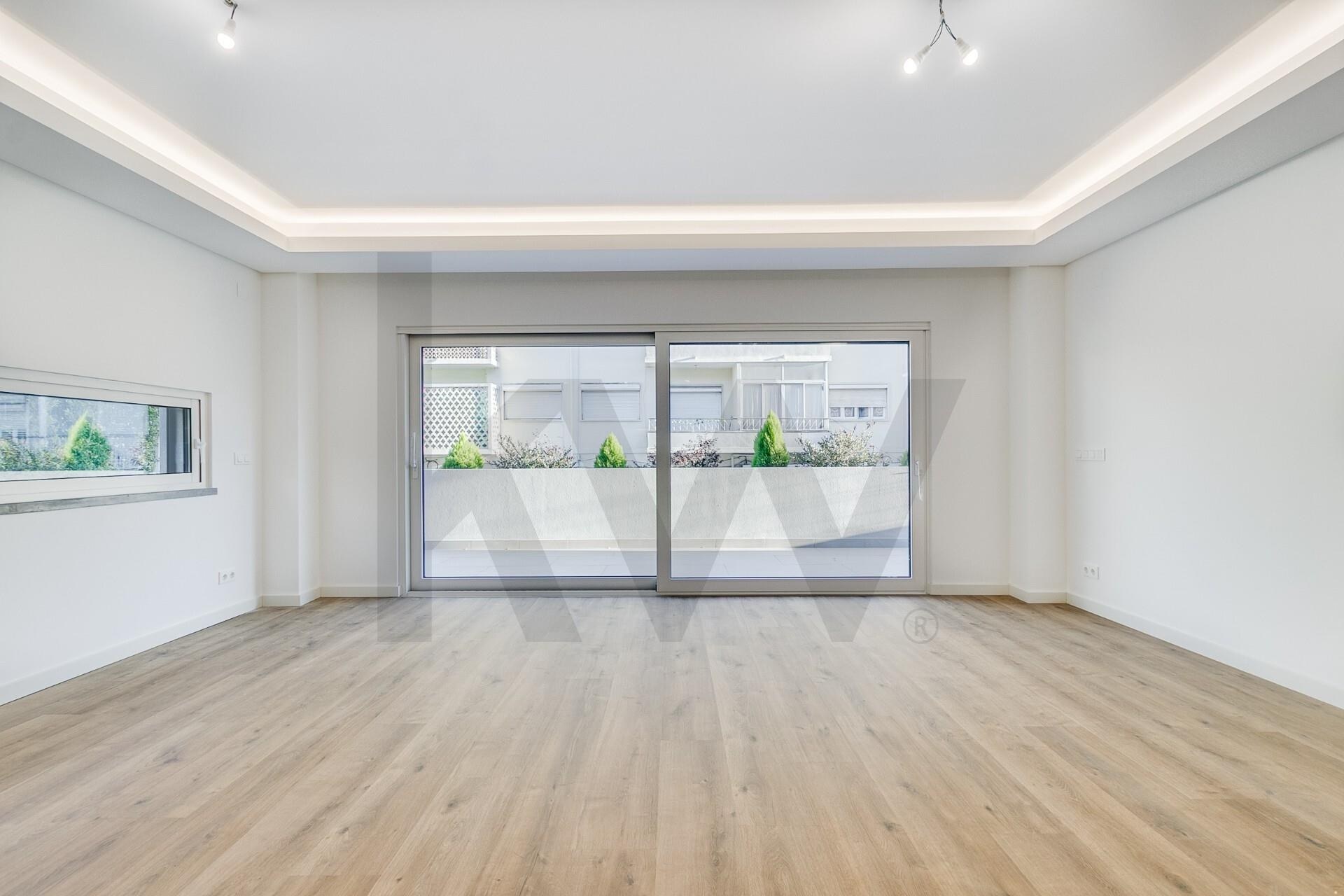 Moradia T5+ à Venda em Almada - Setúbal - Portugal - 7
