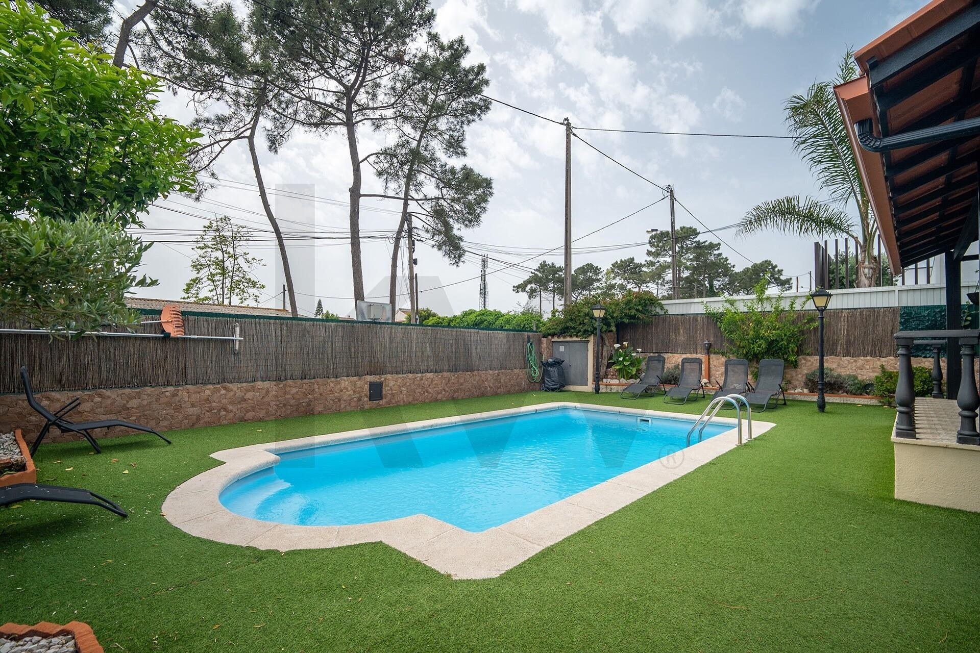 Moradia T5+ à Venda em Almada - Setúbal - Portugal - 2