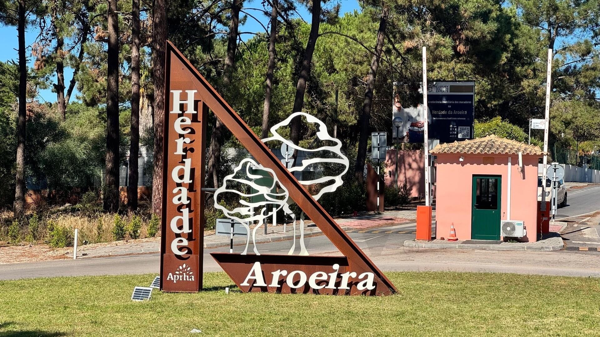 Moradia T5+ à Venda em Almada - Setúbal - Portugal - 1