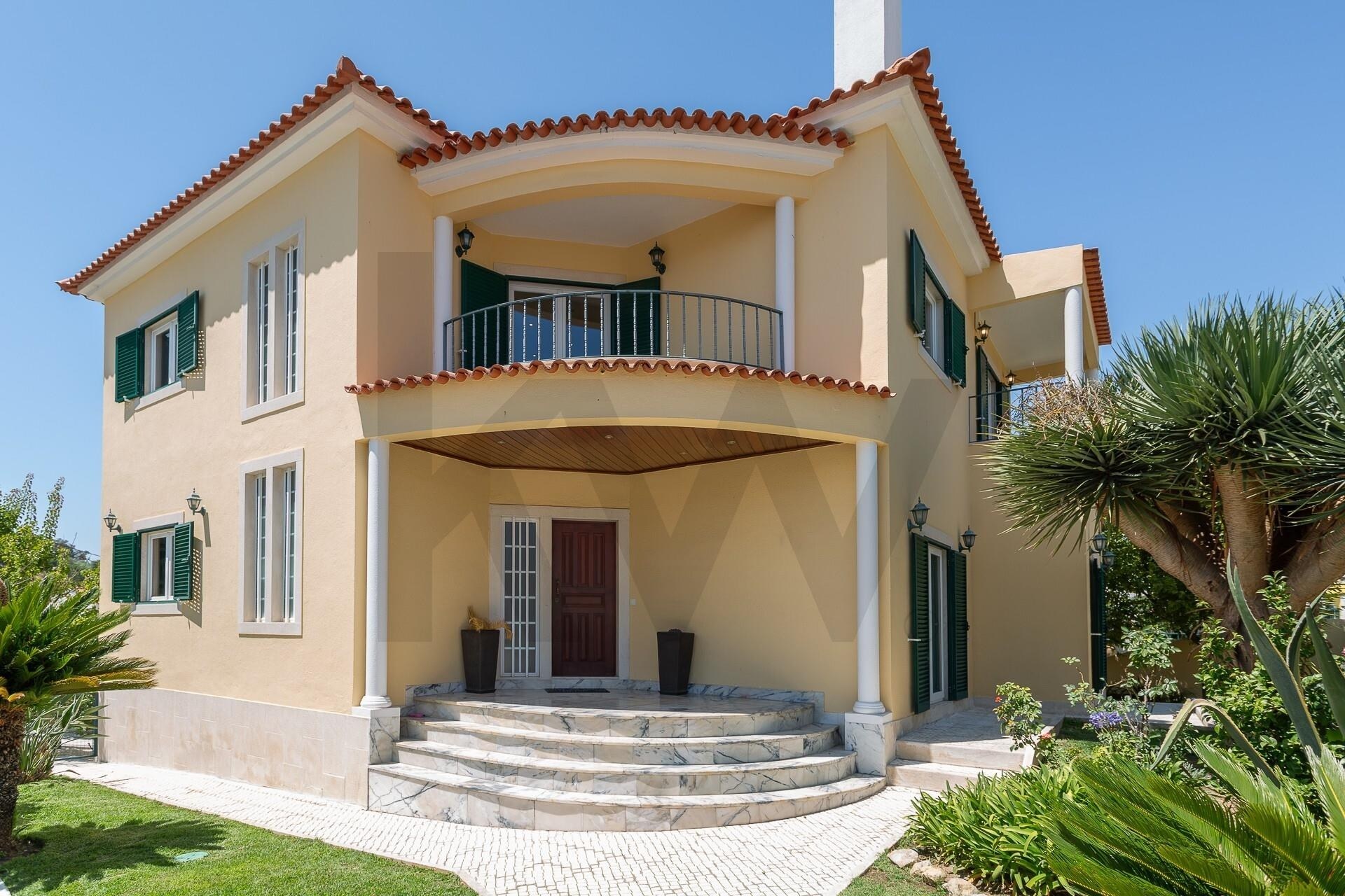 Moradia T5+ à Venda em Almada - Setúbal - Portugal - 1