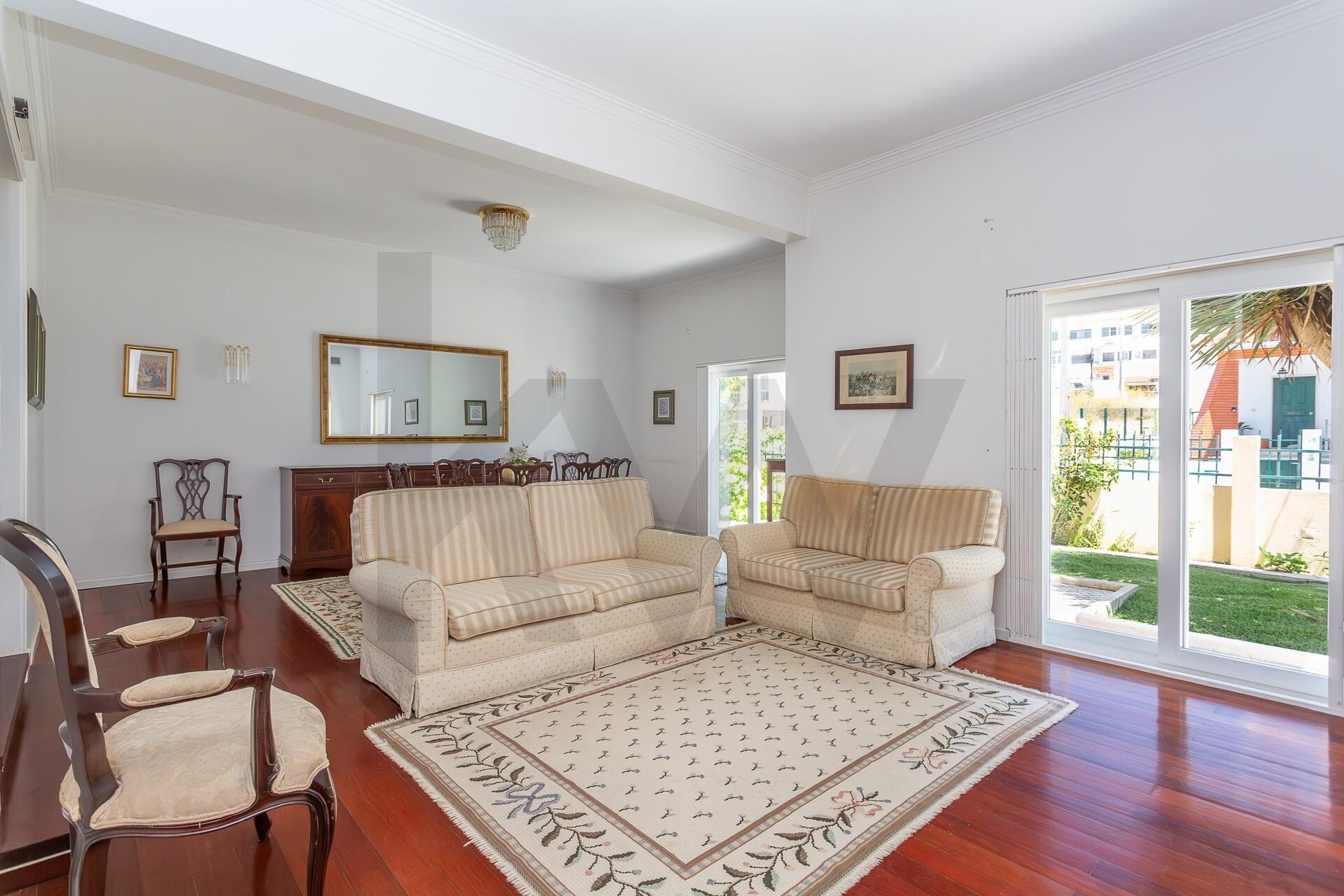 Moradia T5+ à Venda em Almada - Setúbal - Portugal - 4