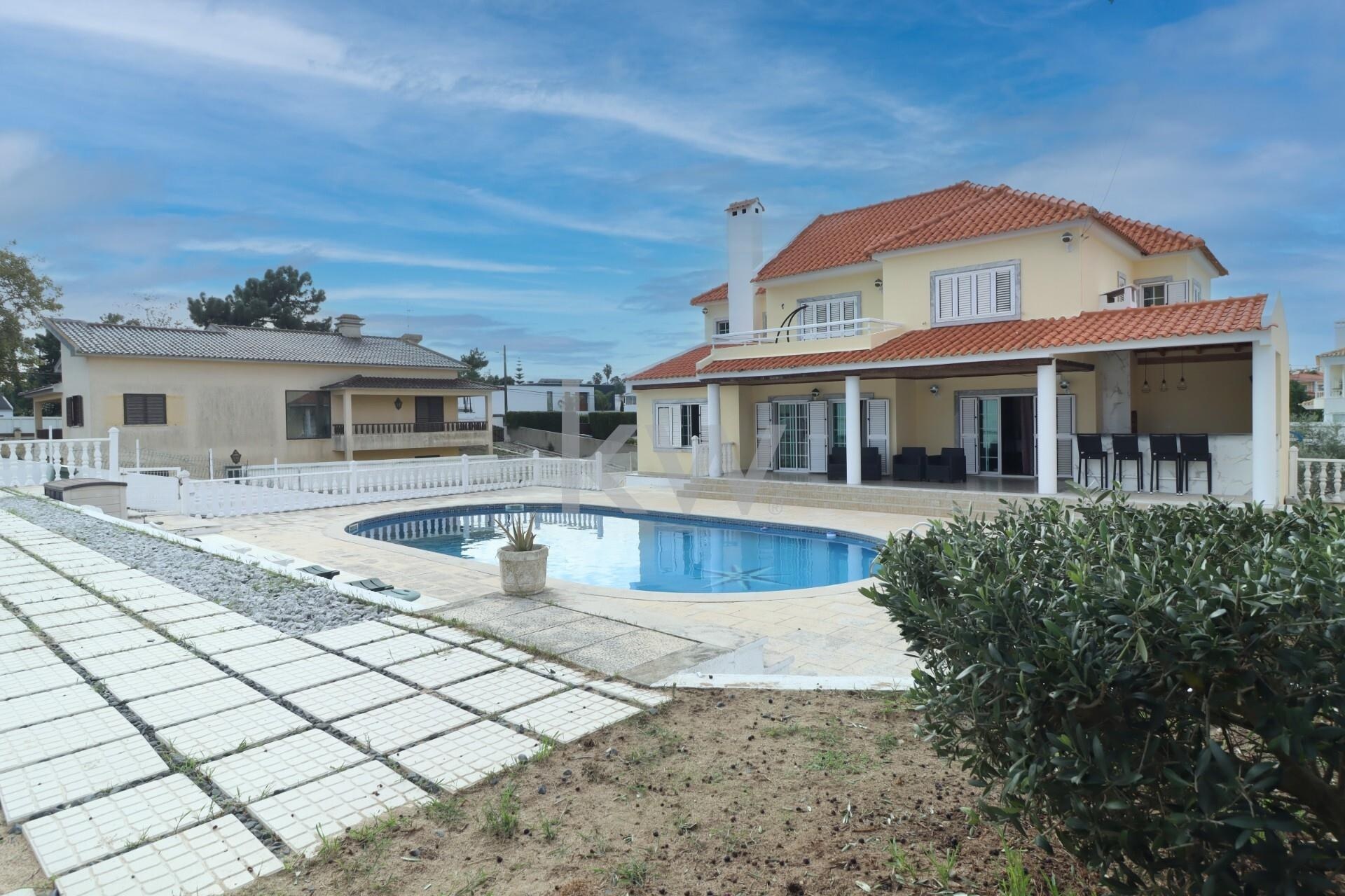 Moradia T5+ à Venda em Almada - Setúbal - Portugal - 2