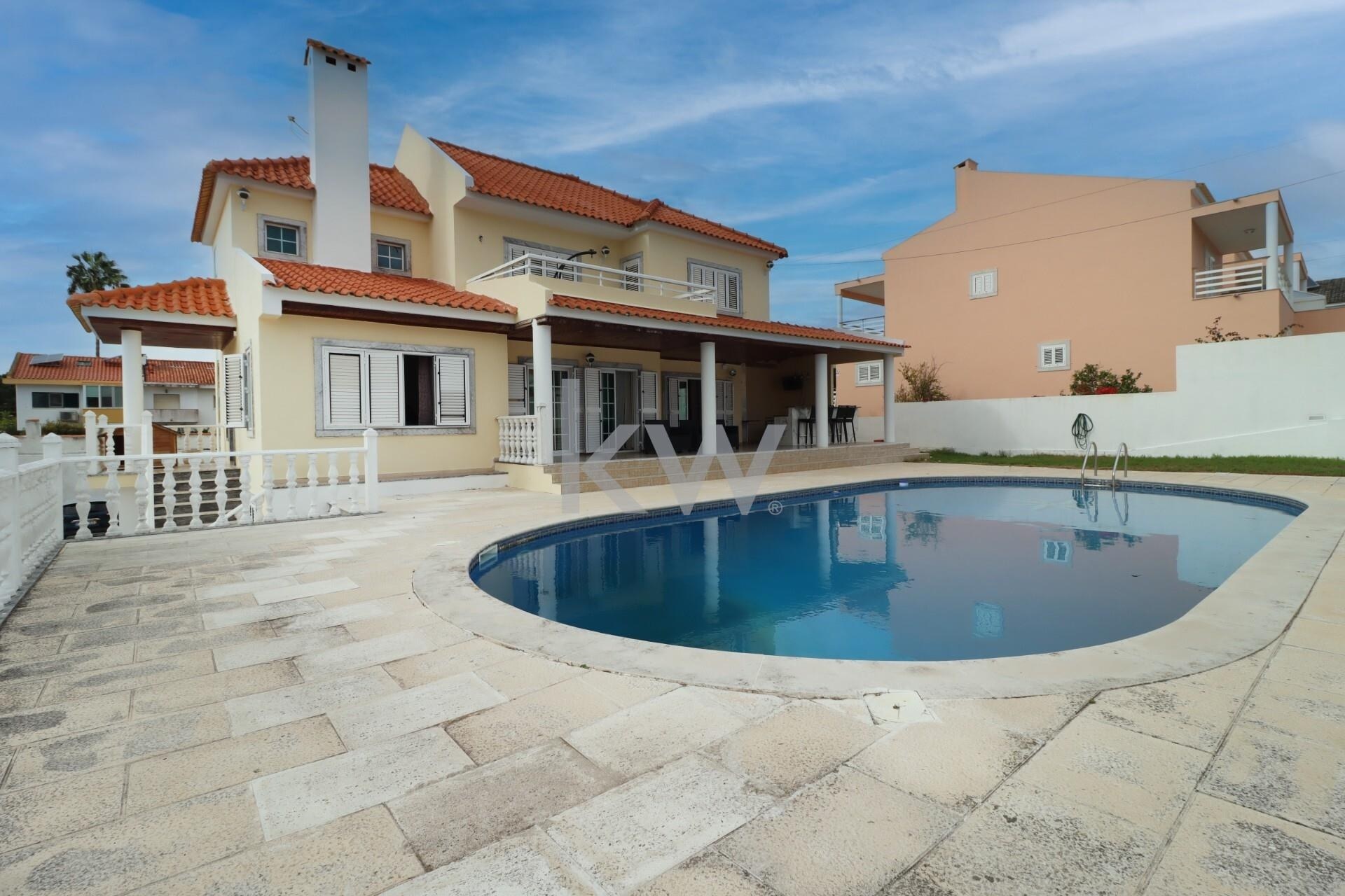 Moradia T5+ à Venda em Almada - Setúbal - Portugal - 3