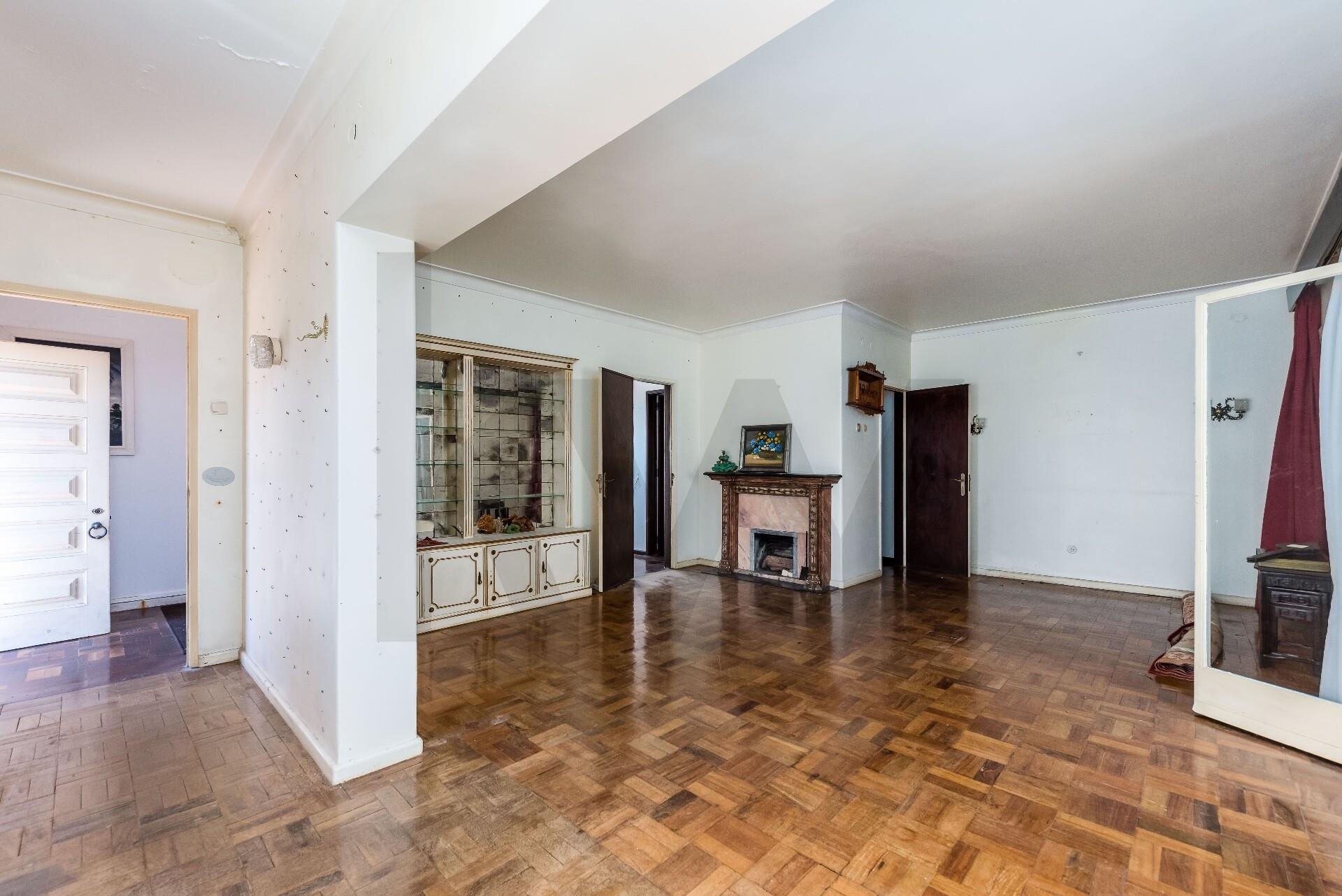 Moradia T5+ à Venda em Parede - Lisboa - Portugal - 2
