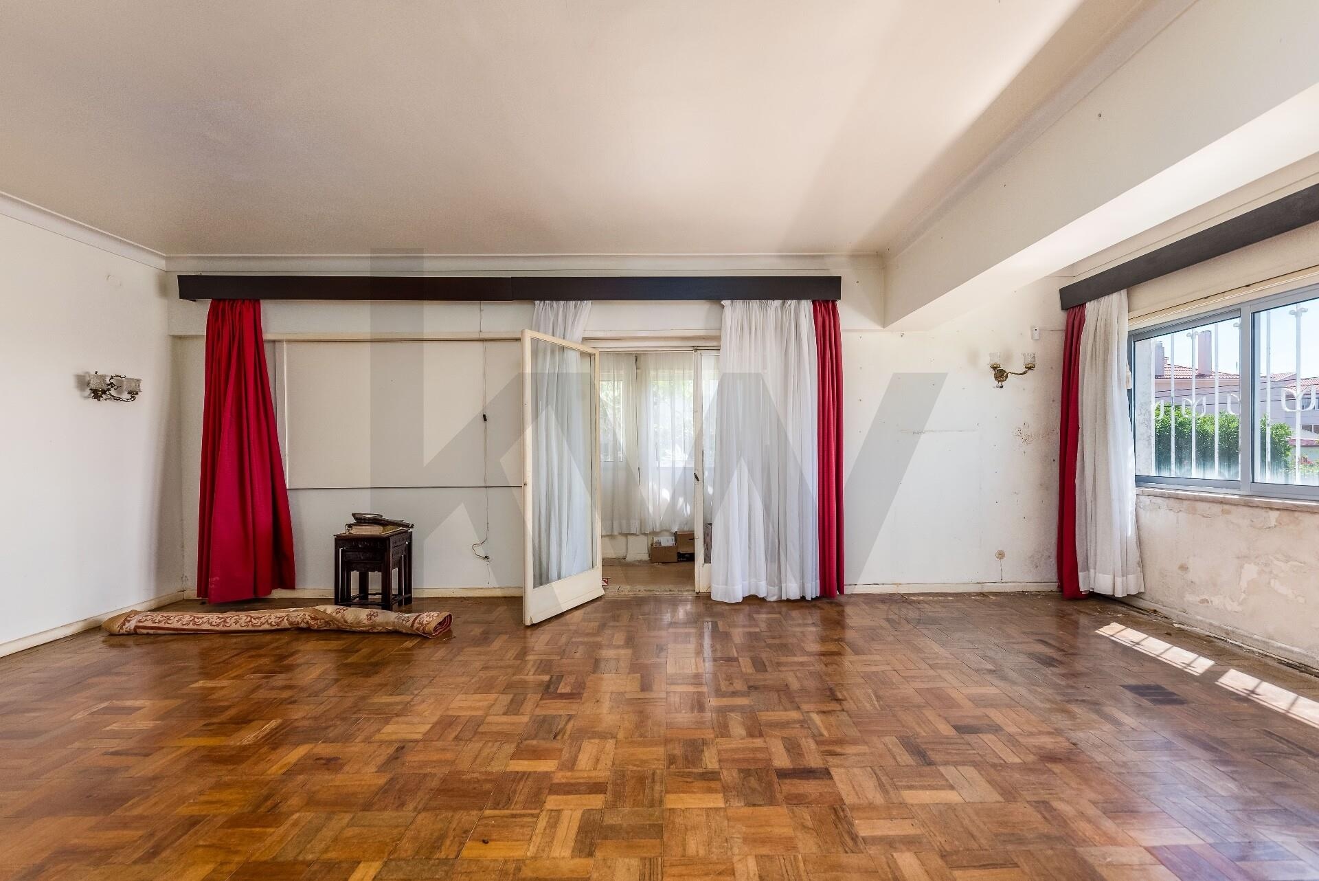 Moradia T5+ à Venda em Parede - Lisboa - Portugal - 3