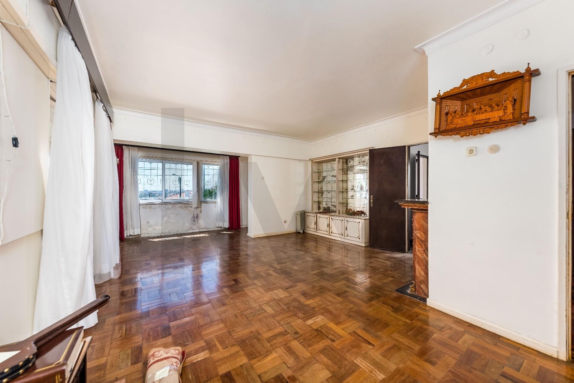 Moradia T5+ à Venda em Parede - Lisboa - Portugal - 4