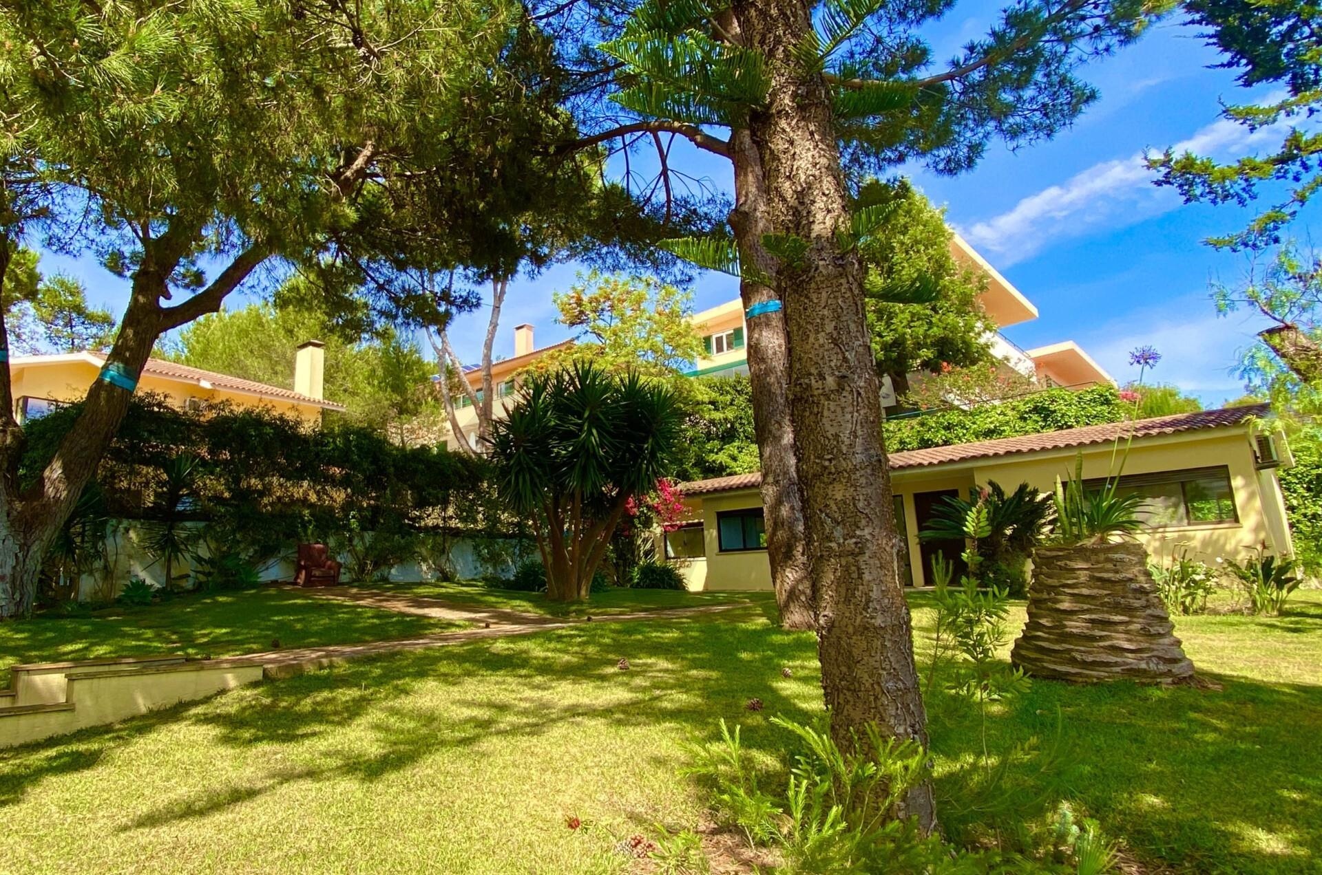 Moradia T5+ à Venda em Parede - Lisboa - Portugal - 2