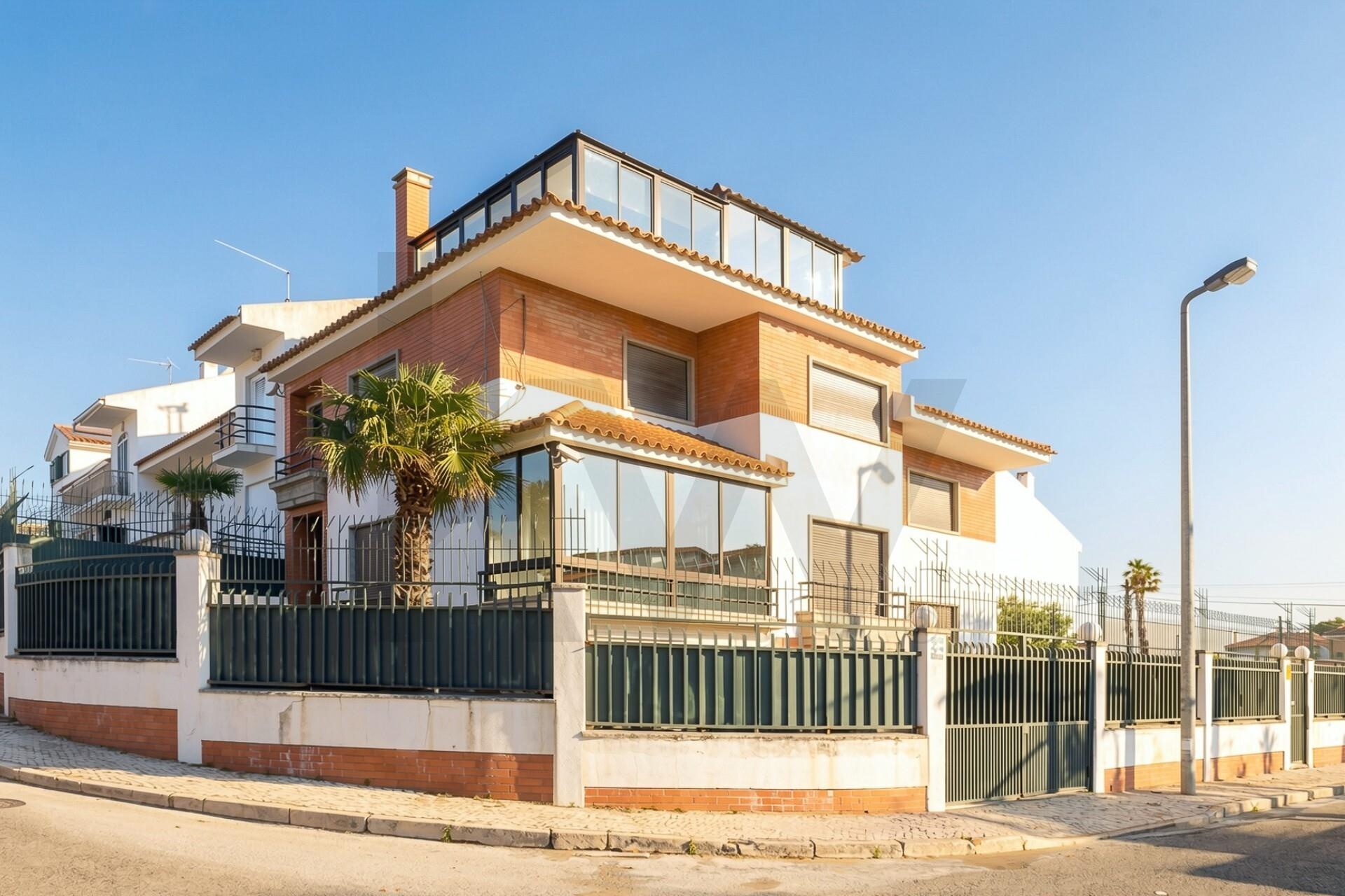 Moradia T5+ à Venda em Parede - Lisboa - Portugal - 3