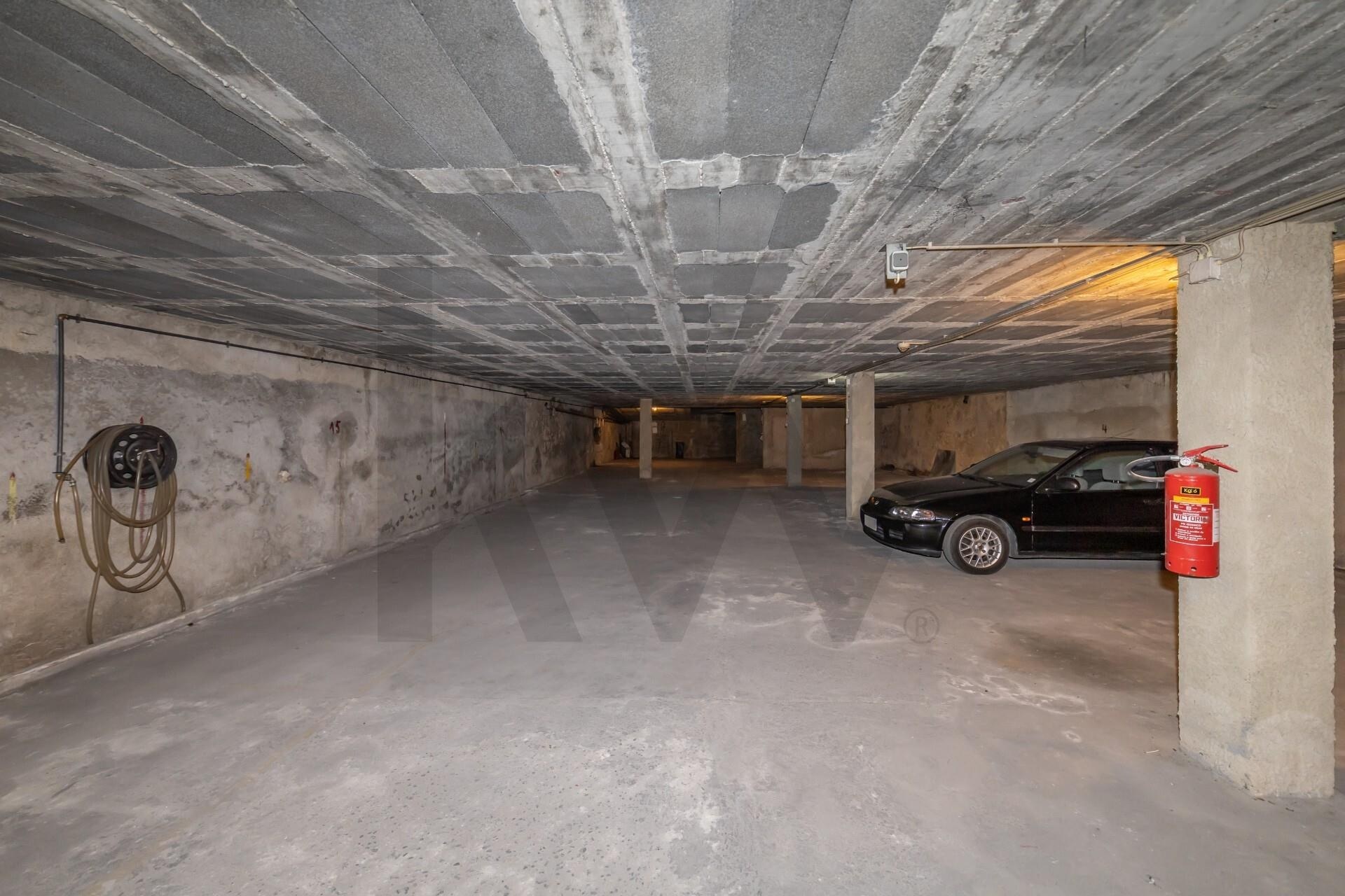 Parqueamento  à Venda em Montijo - Setúbal - Portugal - 4