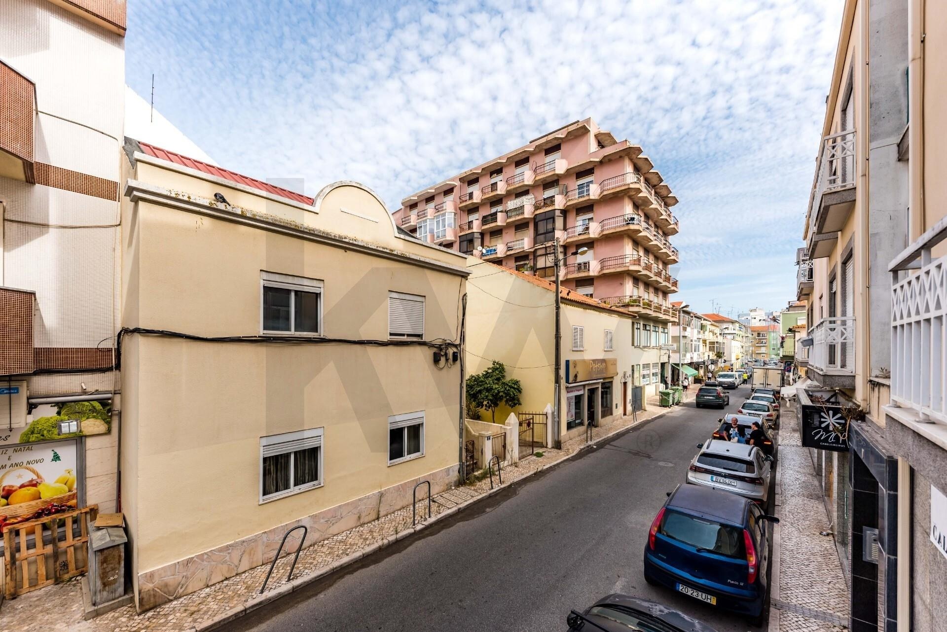 Prédio  à Venda em Almada - Setúbal - Portugal - 2