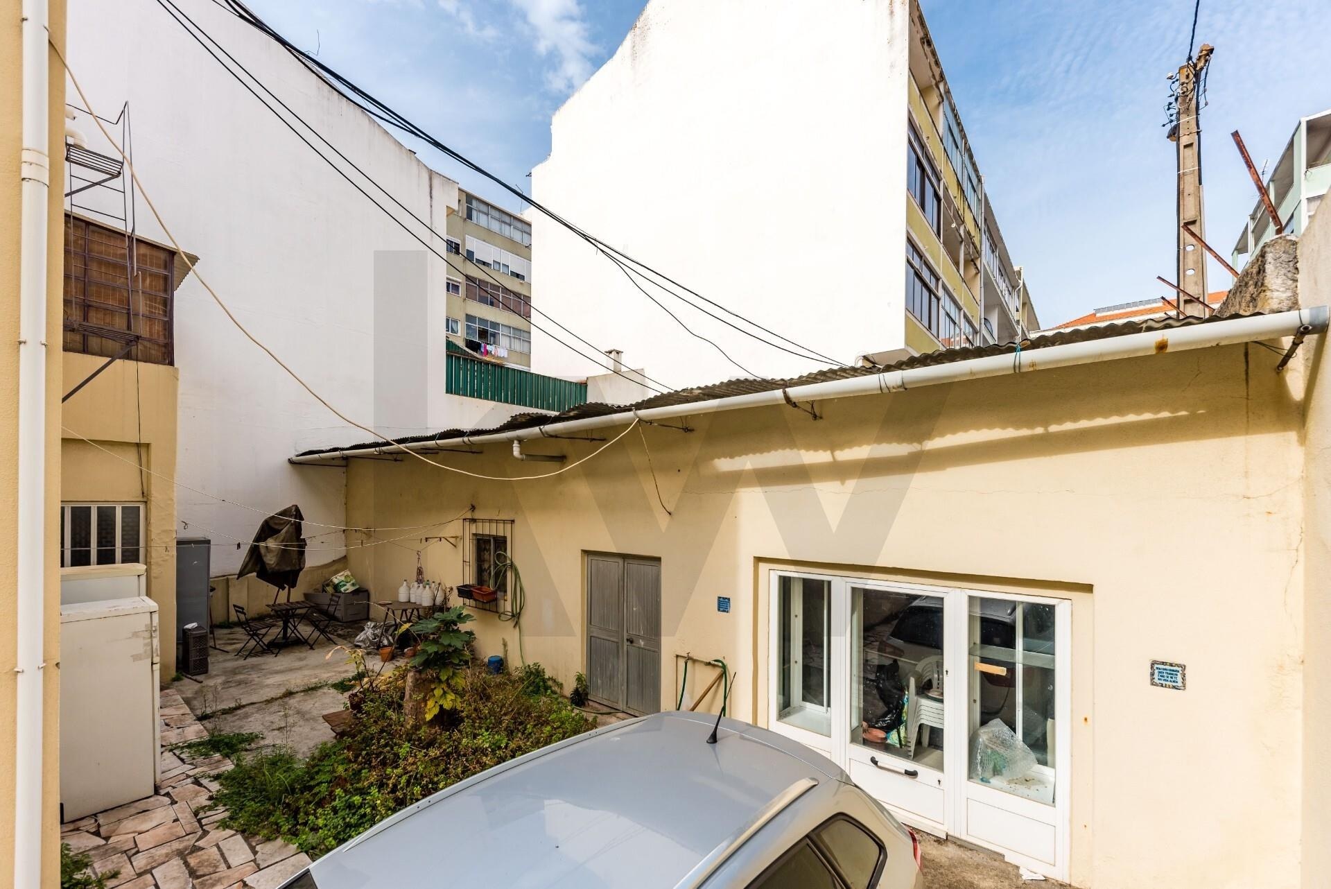 Prédio  à Venda em Almada - Setúbal - Portugal - 7