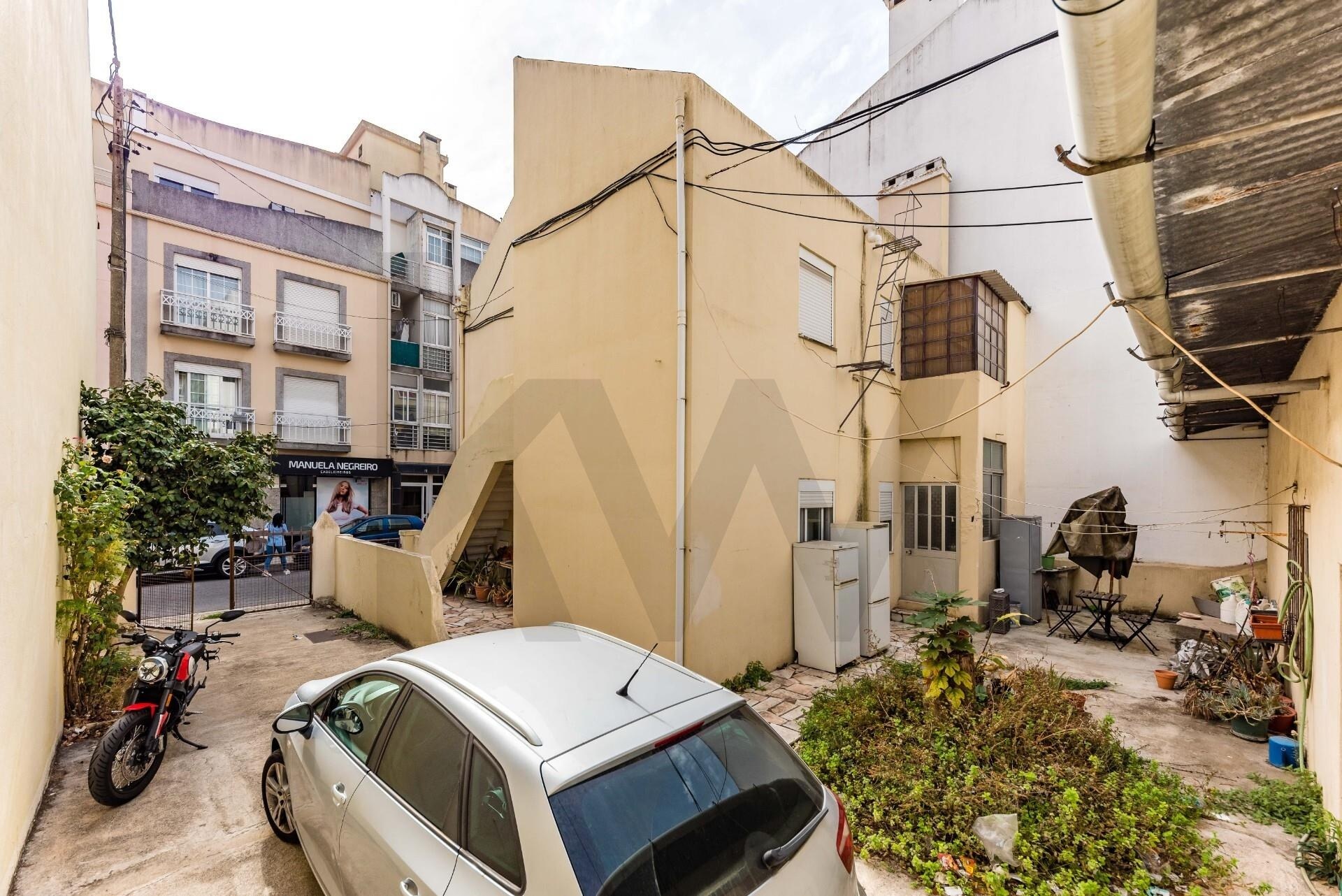 Prédio  à Venda em Almada - Setúbal - Portugal - 8