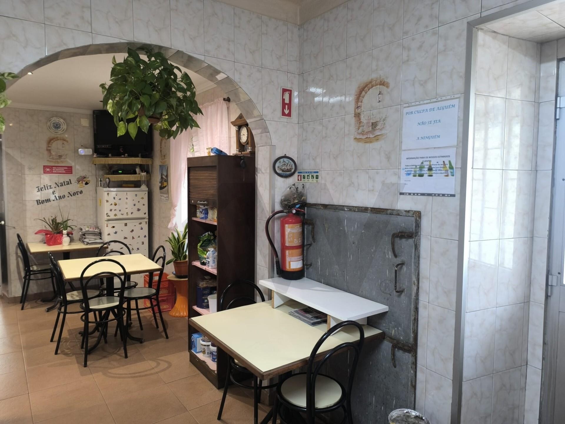 Prédio  à Venda em Almada - Setúbal - Portugal - 2