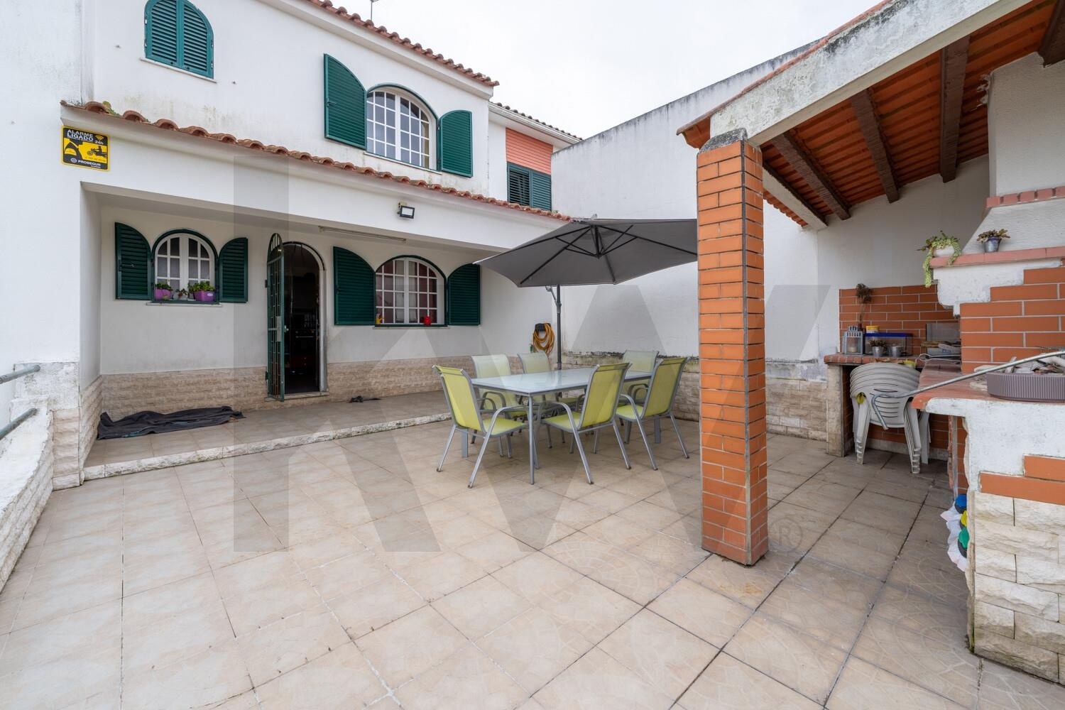 Prédio à Venda em Barreiro - Setúbal - Portugal - 4