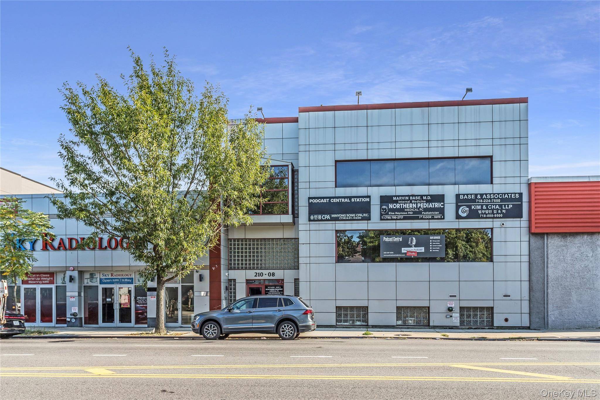 Building for Sale in Bayside - NY - USA - 1
