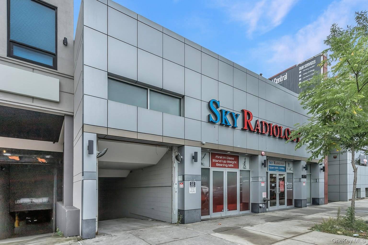 Building for Sale in Bayside - NY - USA - 2