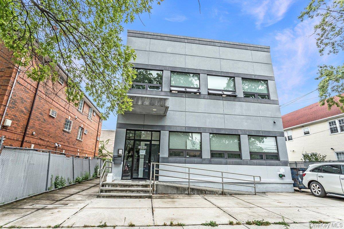 Building for Sale in Bayside - NY - USA - 3