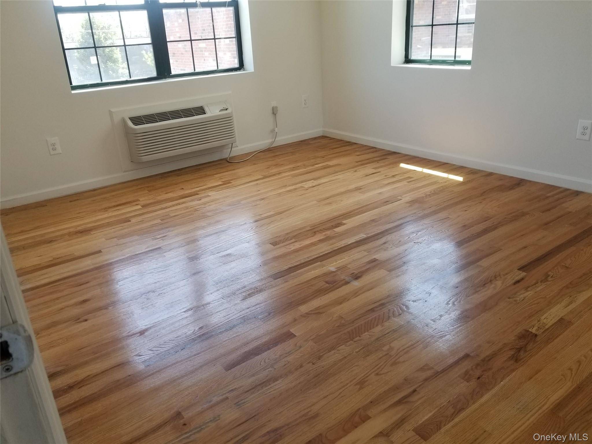 Building for Sale in Brooklyn - NY - USA - 5